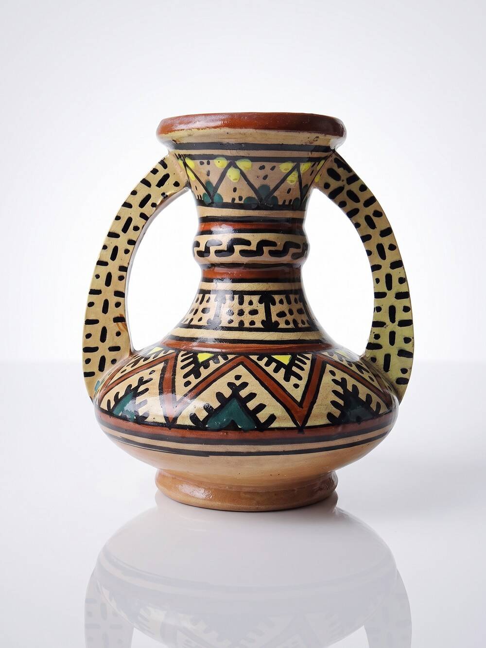 Small handled ceramic vase from Safi, signed, Morocco, 1960-1980.