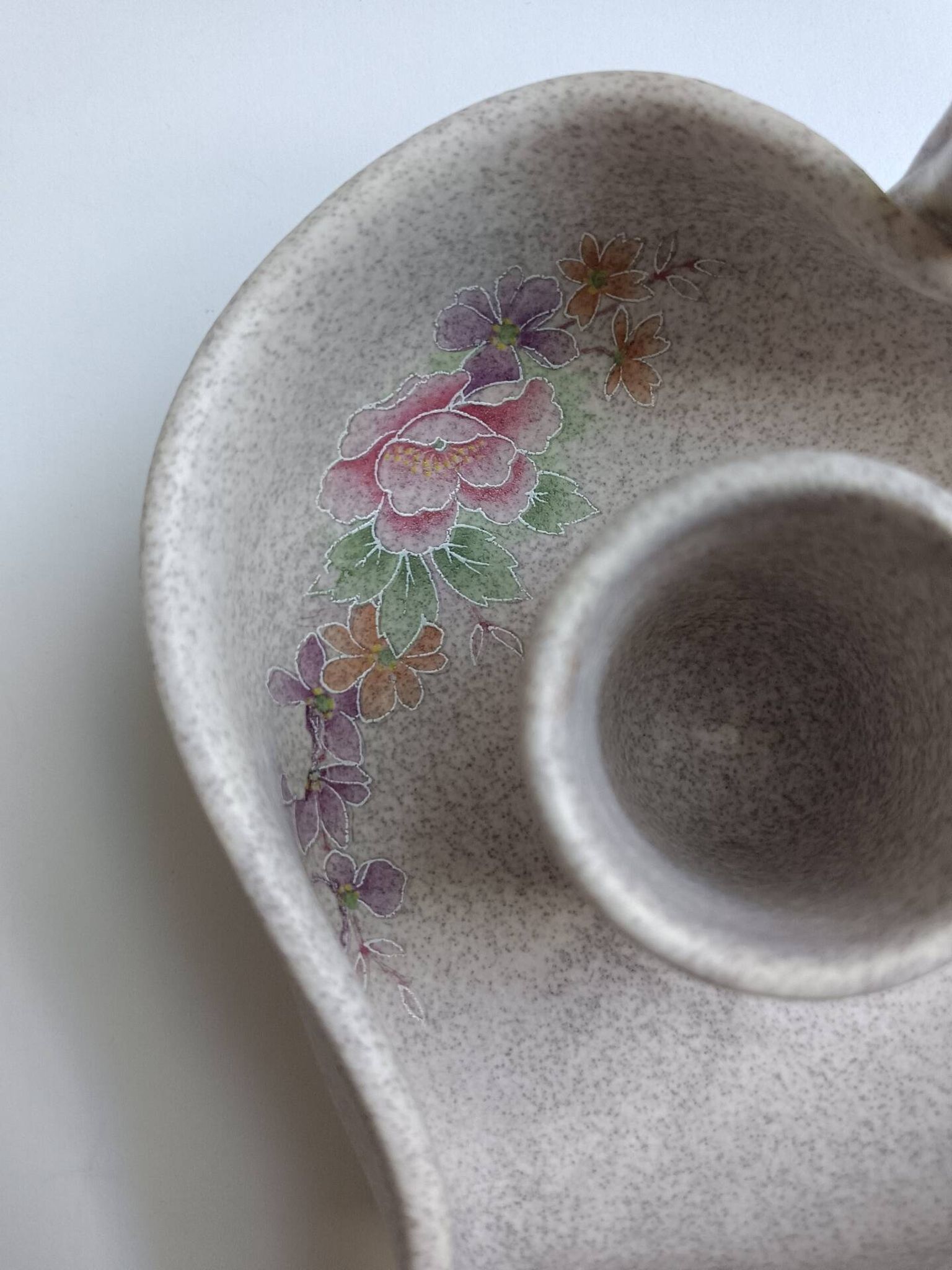 Vallauris grey candle holder with pink flowers, signed.