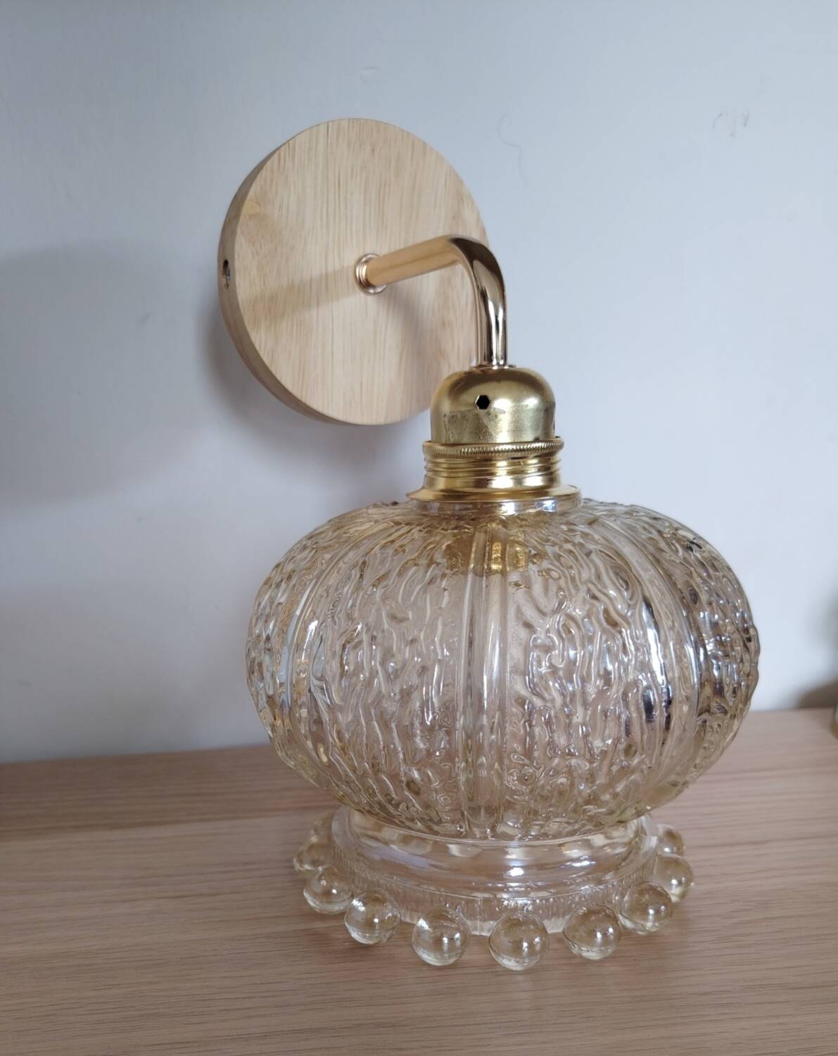 Glashütte Limburg textured pearl wall light