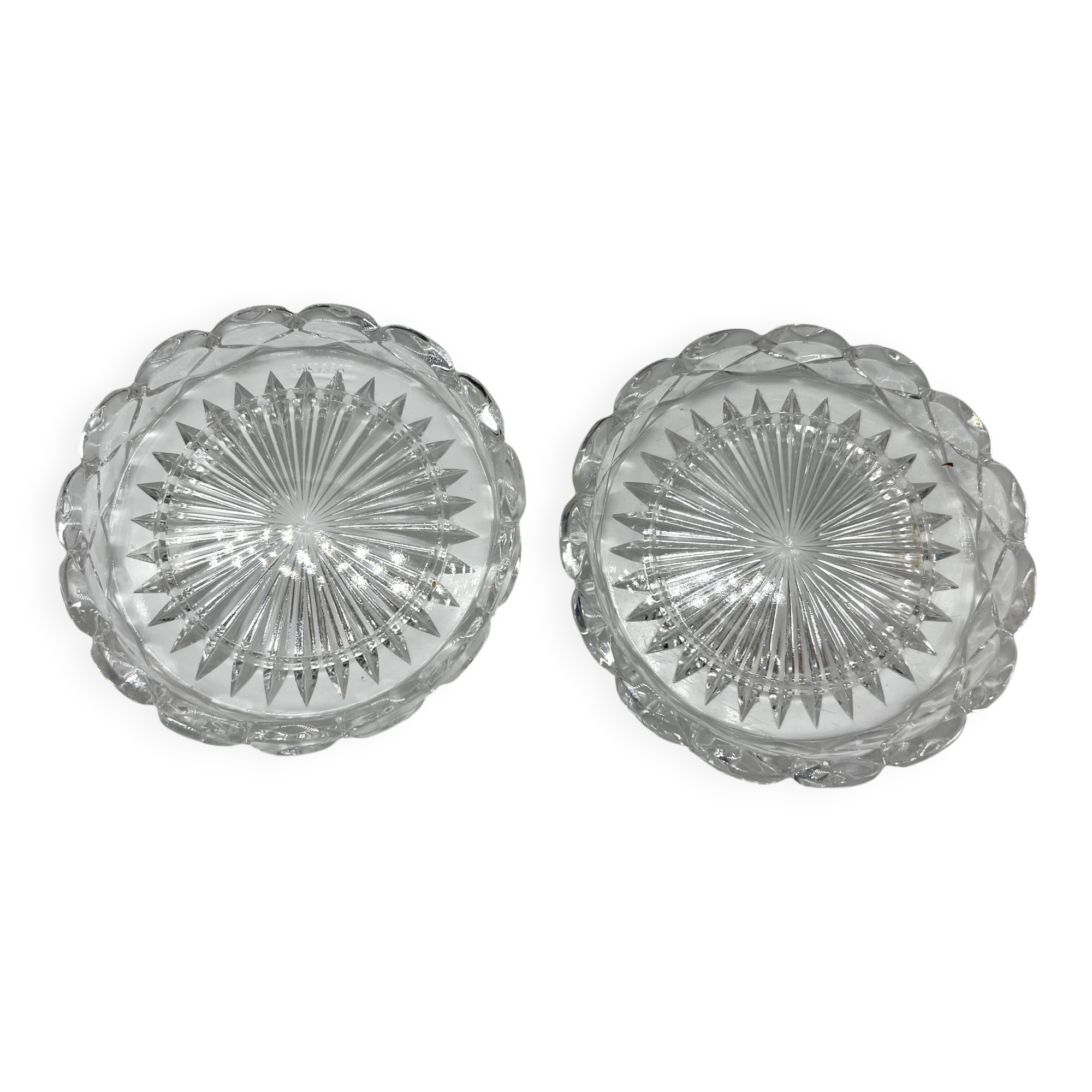 Pair of crystal bowls signed Baccarat – Diameter 13 cm