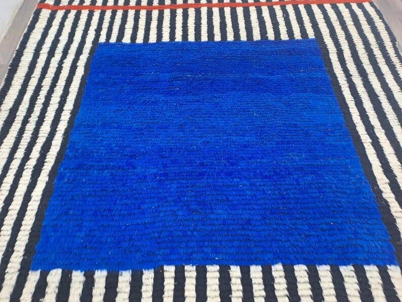 Handmade pure wool rug, size 200 x 300 cm.