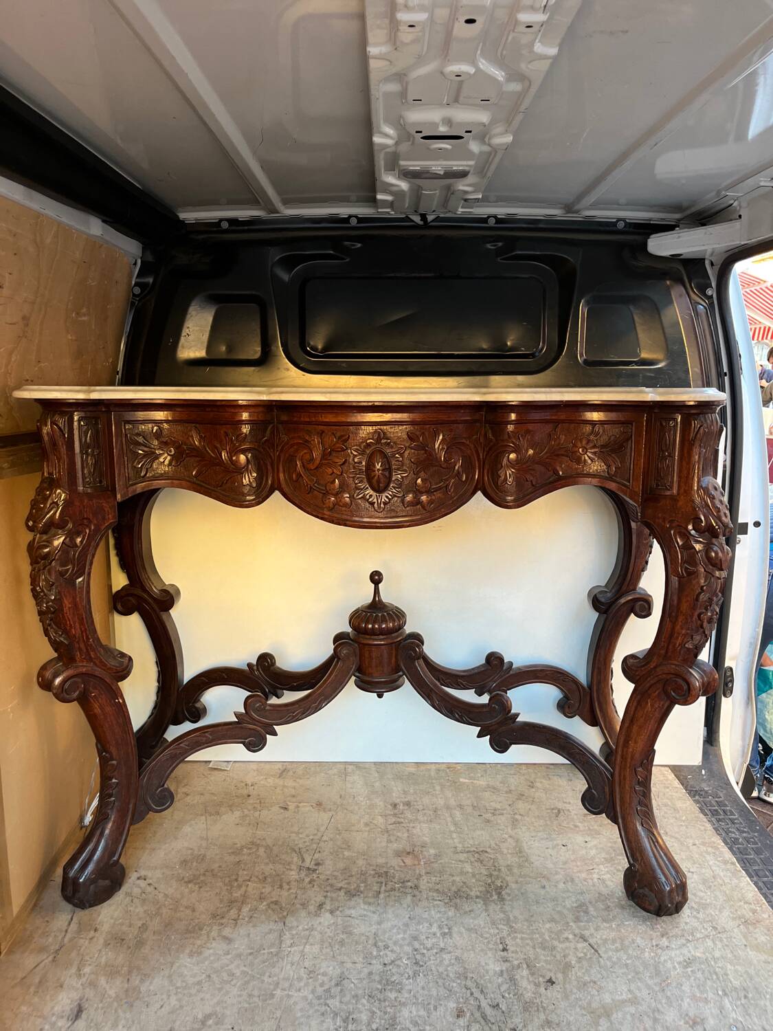 Console in carved solid oak and marble top