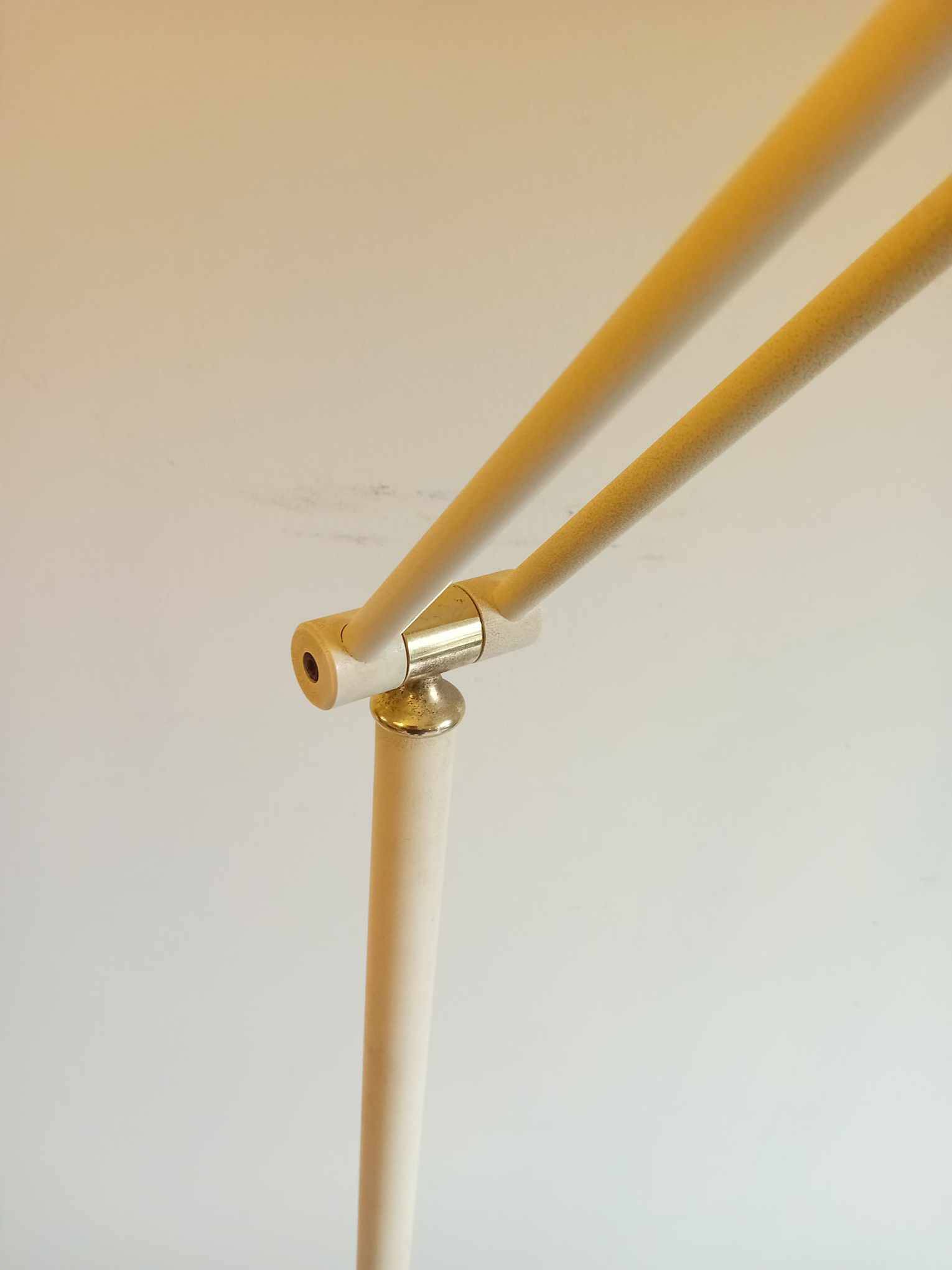 Lampadaire liseuse Italie années 70 couleur crème.