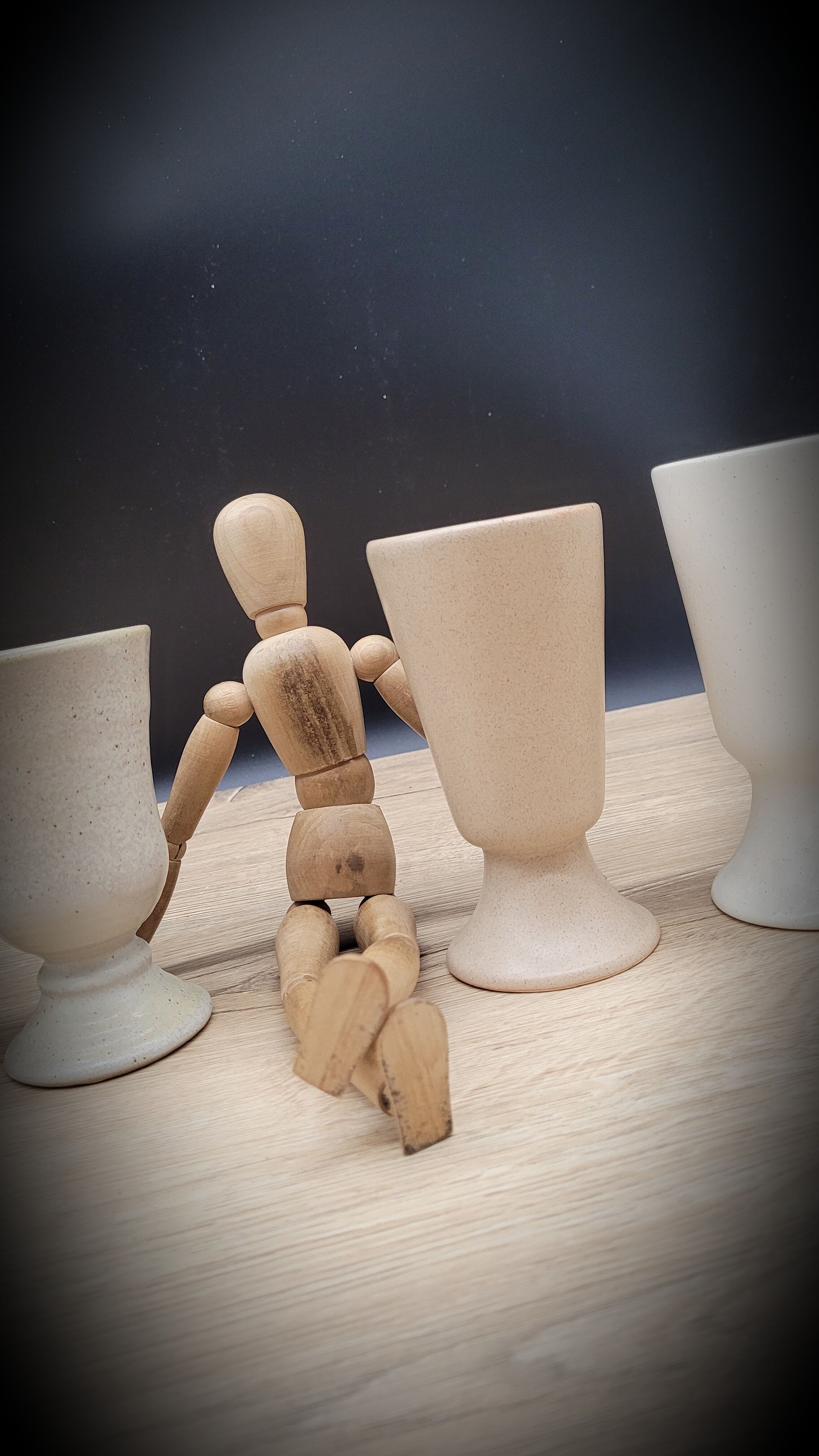 Set 4 mismatched beige cups