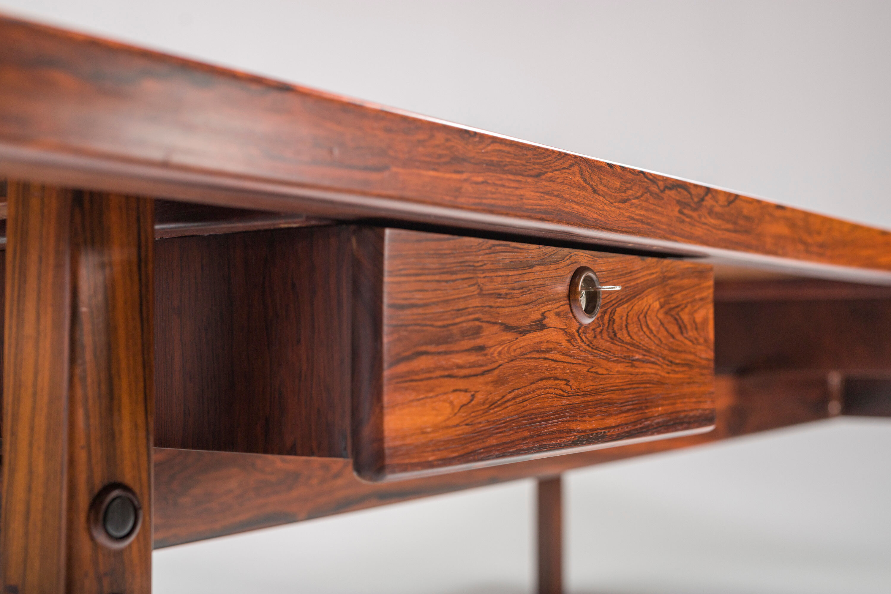 Mid-Century Modern Jacaranda Itamaraty Desk by Sergio Rodrigues for Oca, Brazil, 1960s