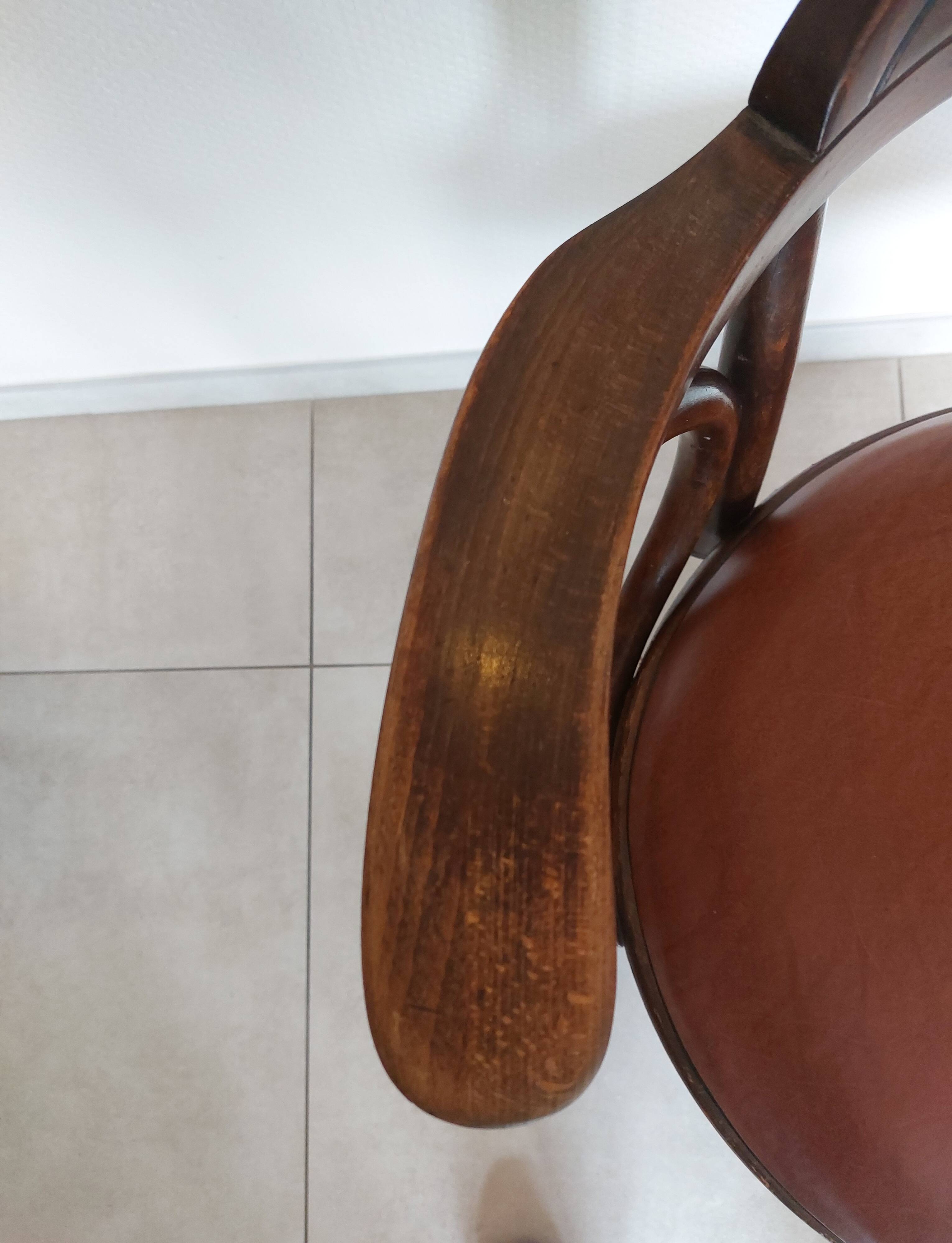 Thonet armchair, swivel, in wood and faux leather.