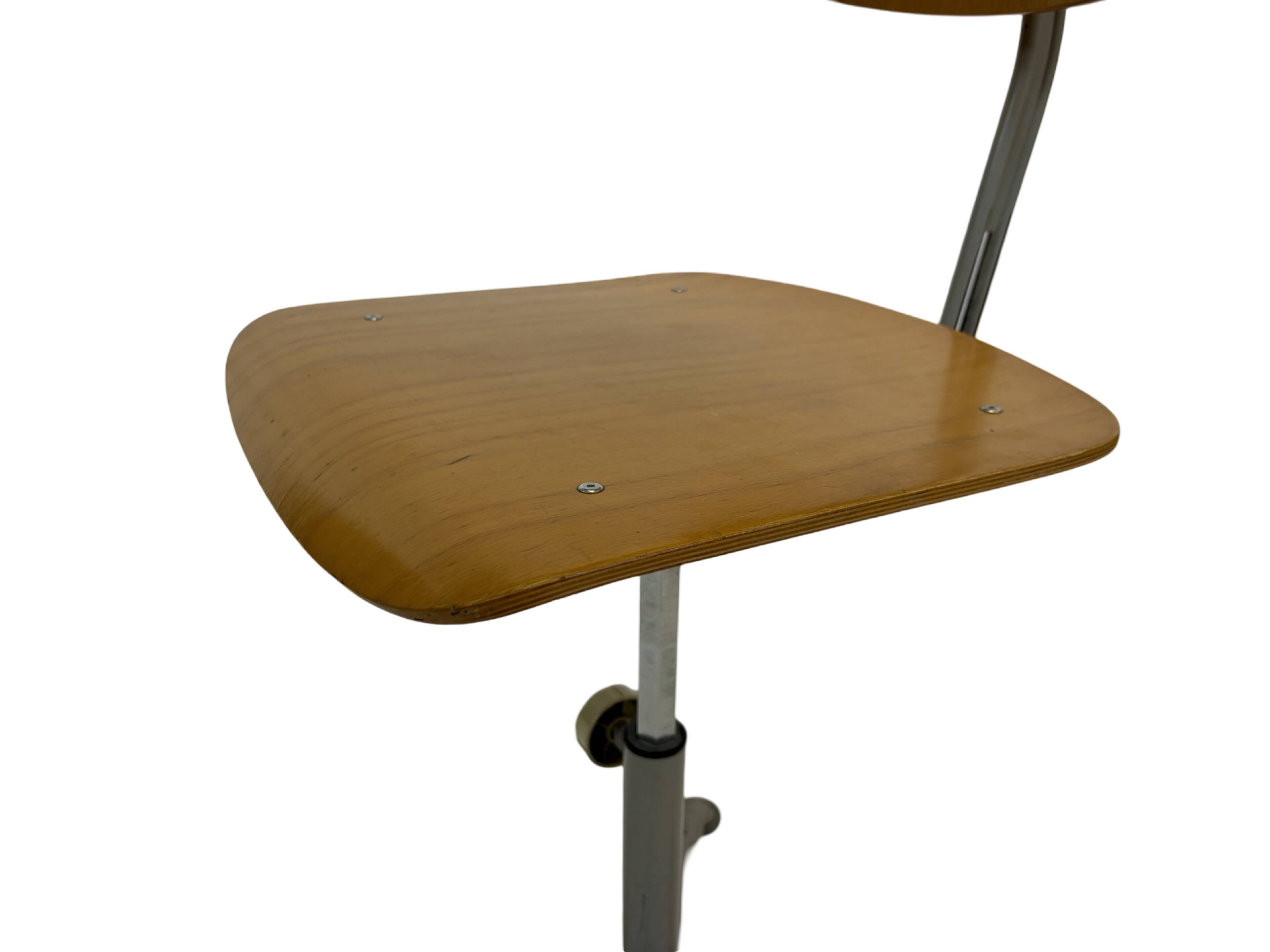 Vintage Friso Kramer work chair from Ahrend de Cirkel dutch design