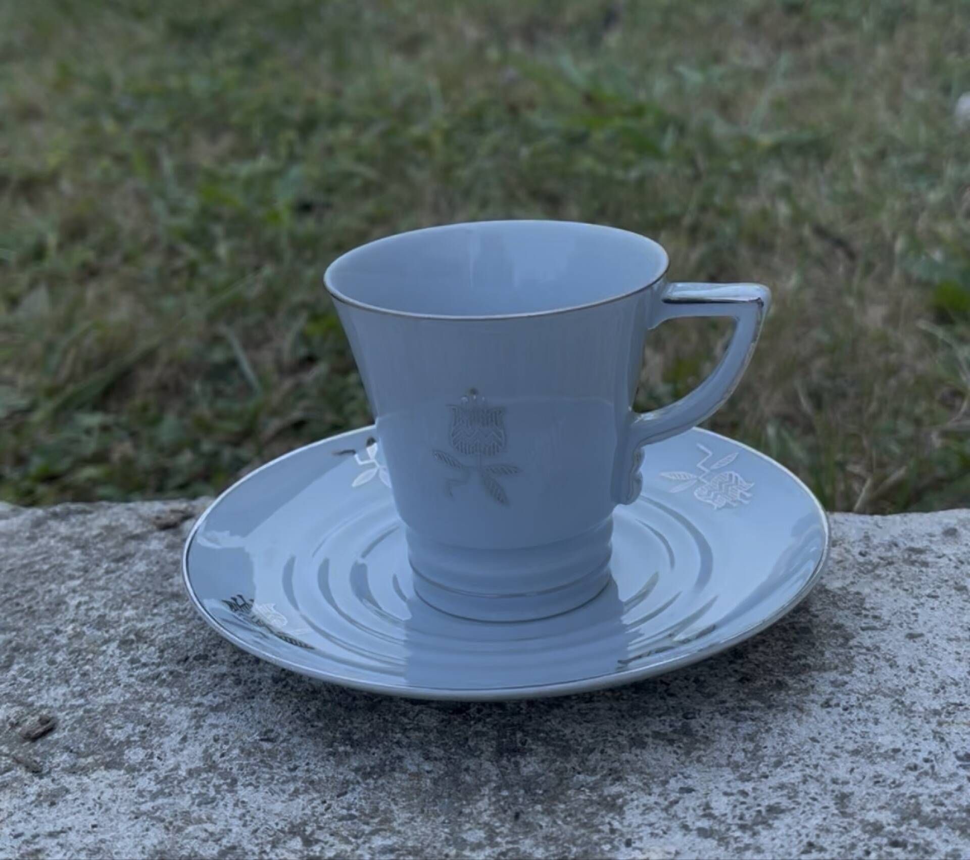 Vintage coffee service in fine porcelain from Czechoslovakia – 5 cups