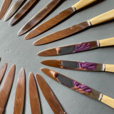 Box of 24 stainless and bakelite knives
