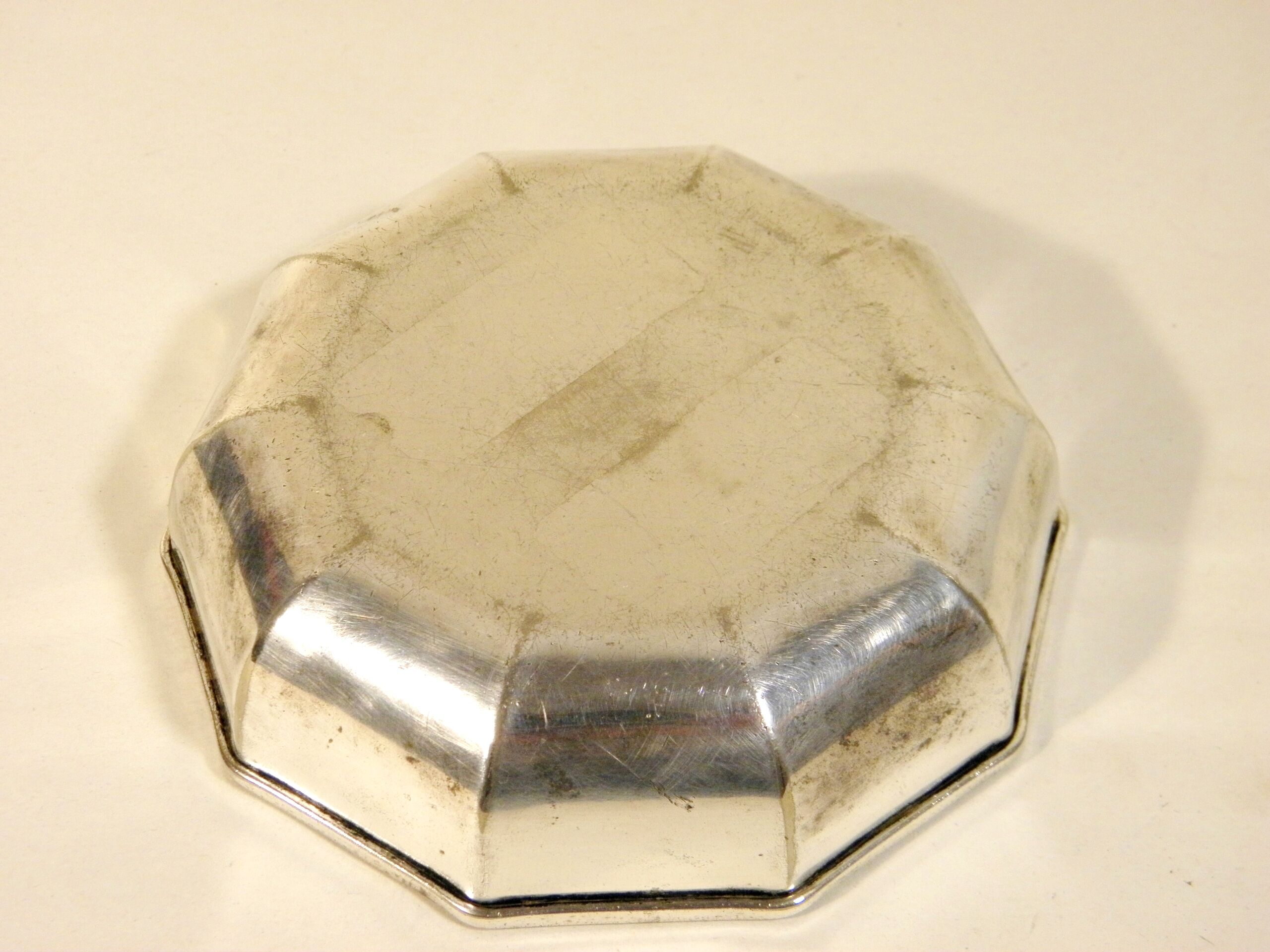 Silver empty-pocket cup