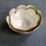 2 coupelles forme fleur en nacre et laiton, années 70-80