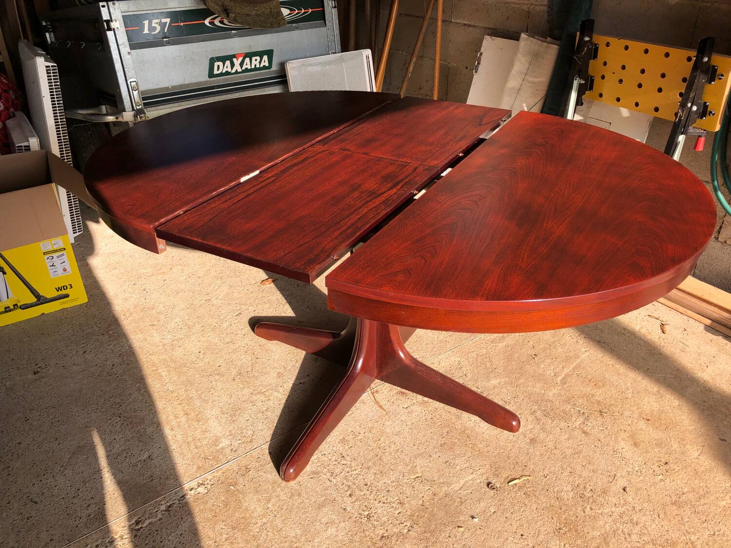 Baumann extendable round dining table and 4 gondola chairs