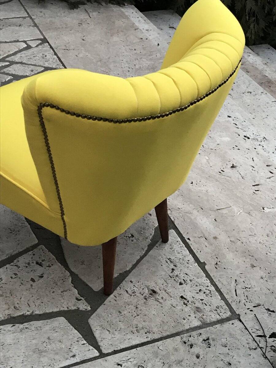 Yellow cocktail chair in solid beech, 1960s, with fluted backrest and tapered legs.