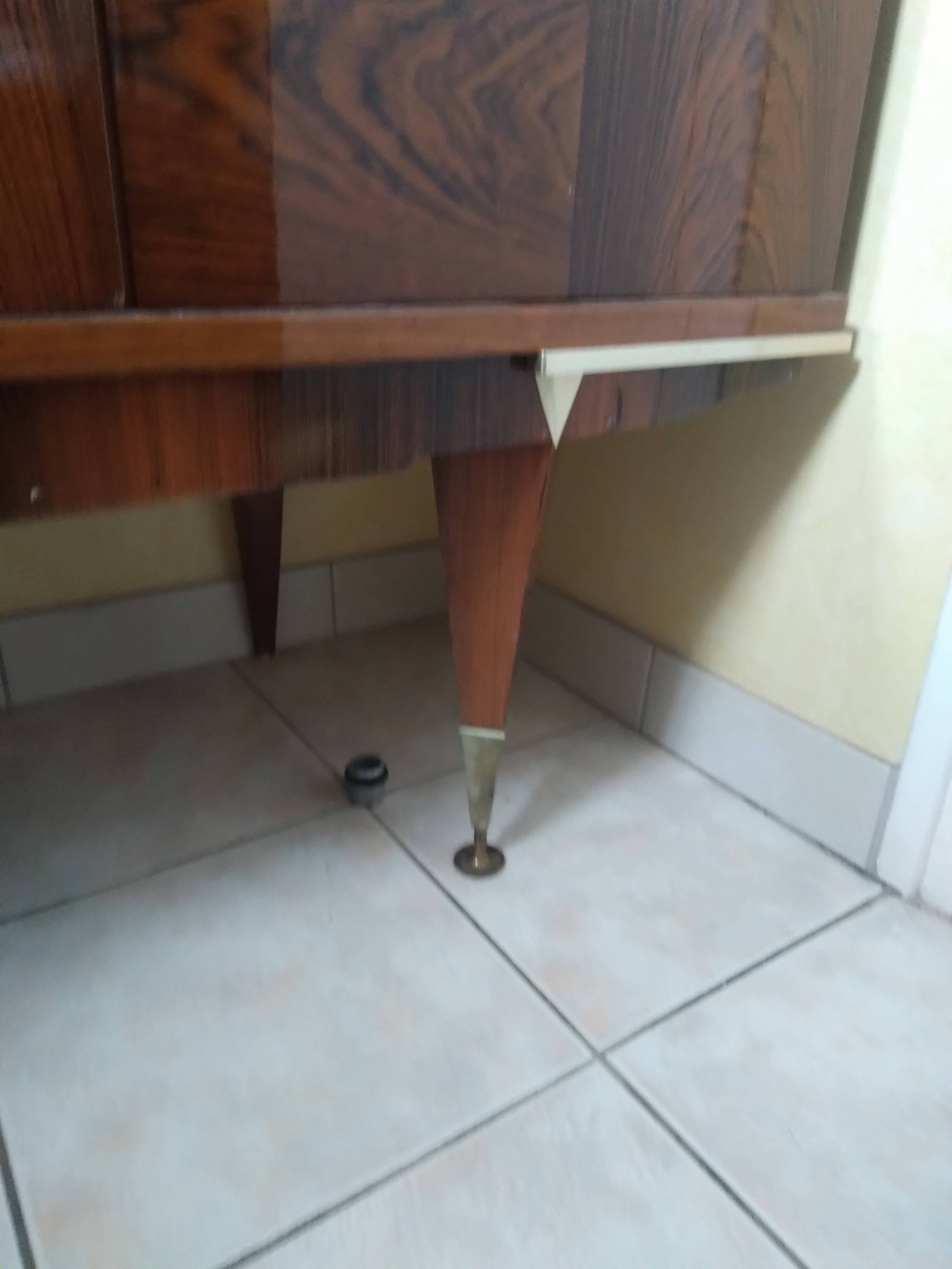 Armoire en bois palissandre laquée marqueterie