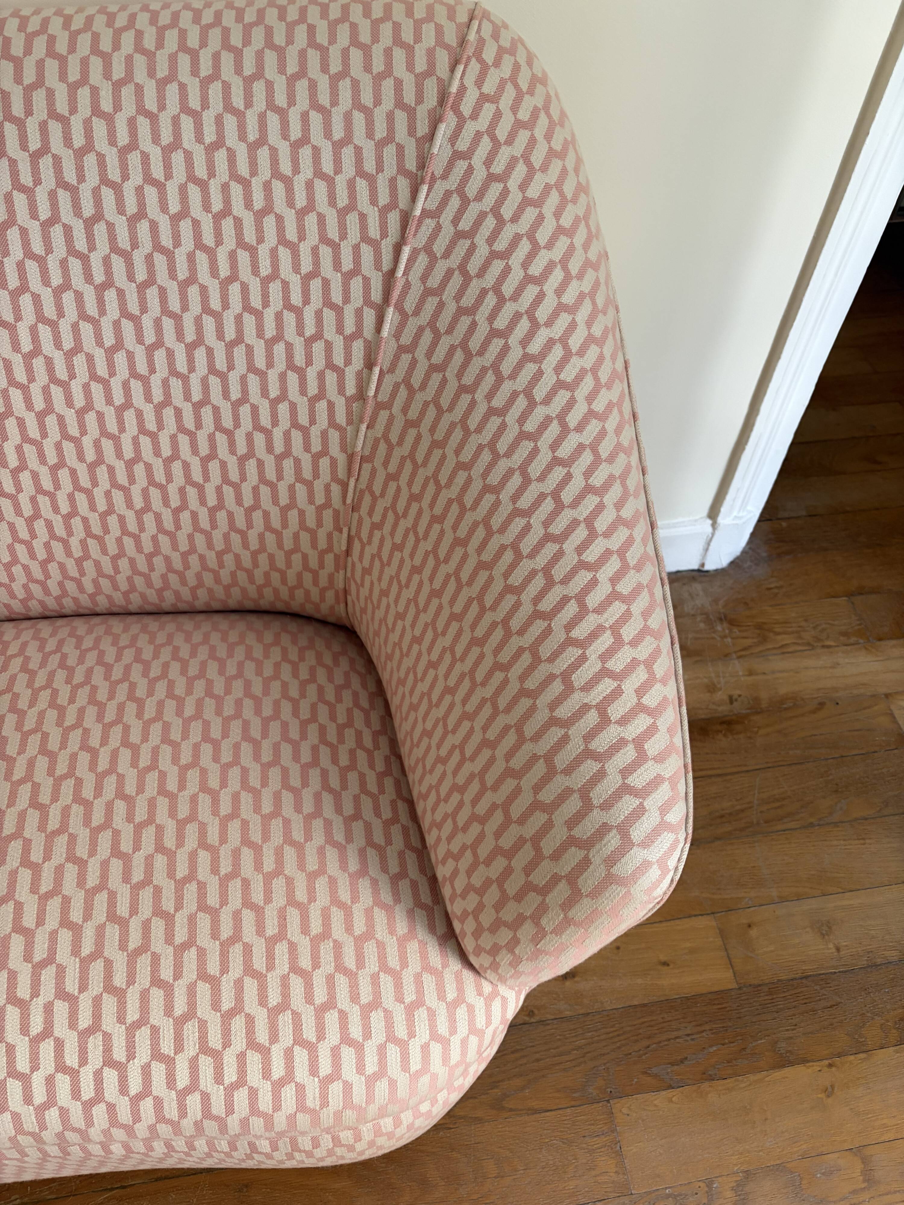 Vintage Italian 1960s pink fabric sofa – Organic design