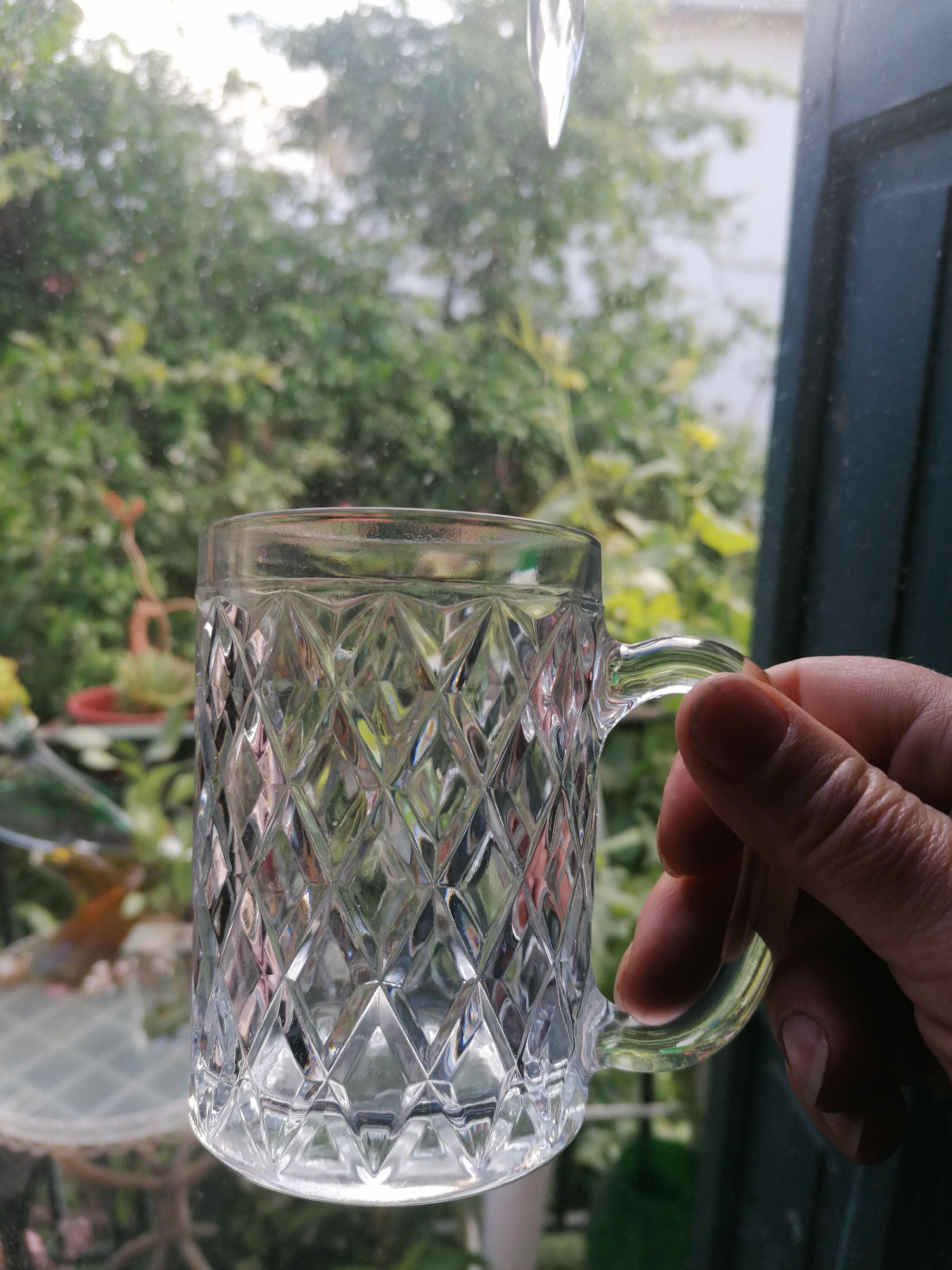 3 diamond-patterned glass mugs