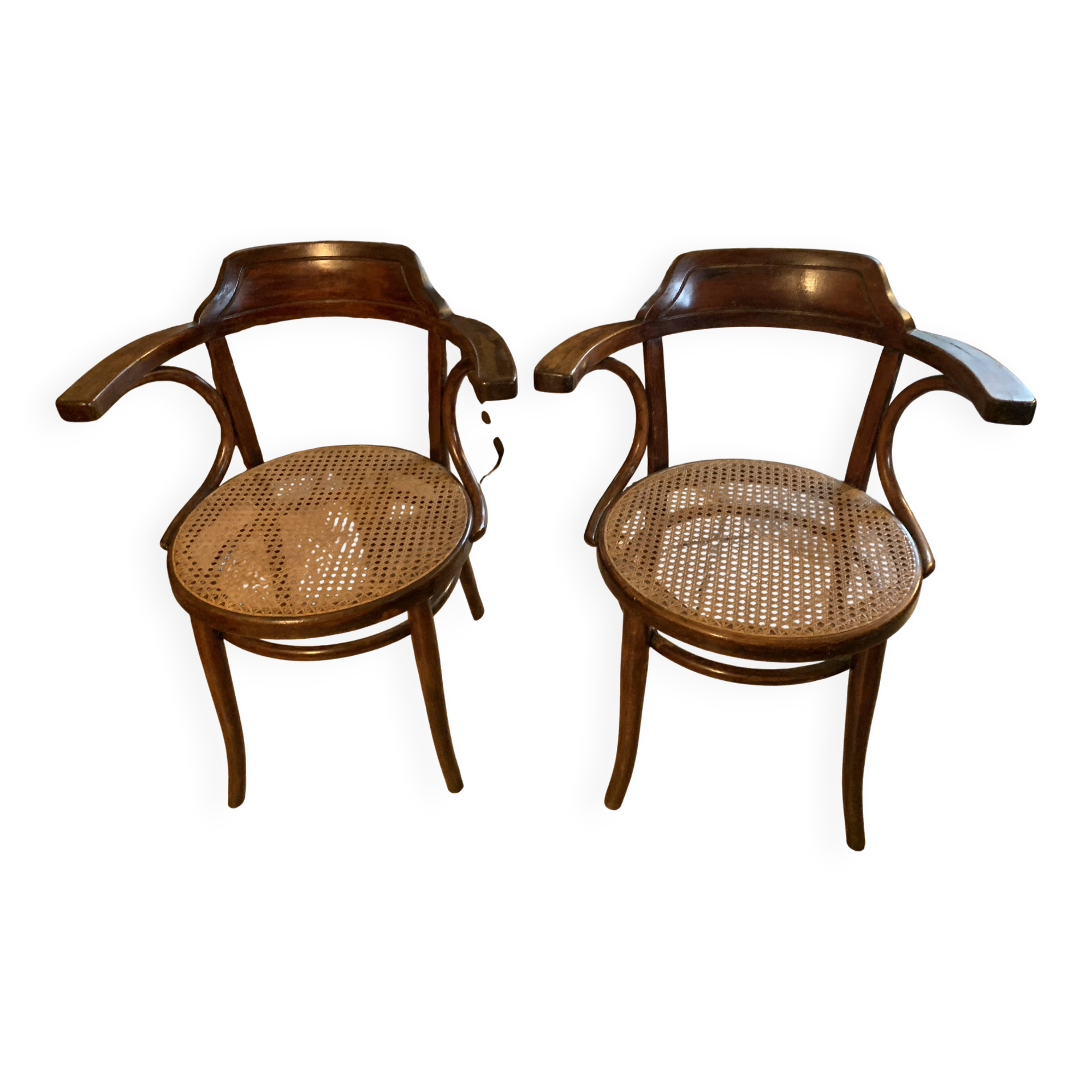 Paire de fauteuils cannés en bois courbe signés Thonet