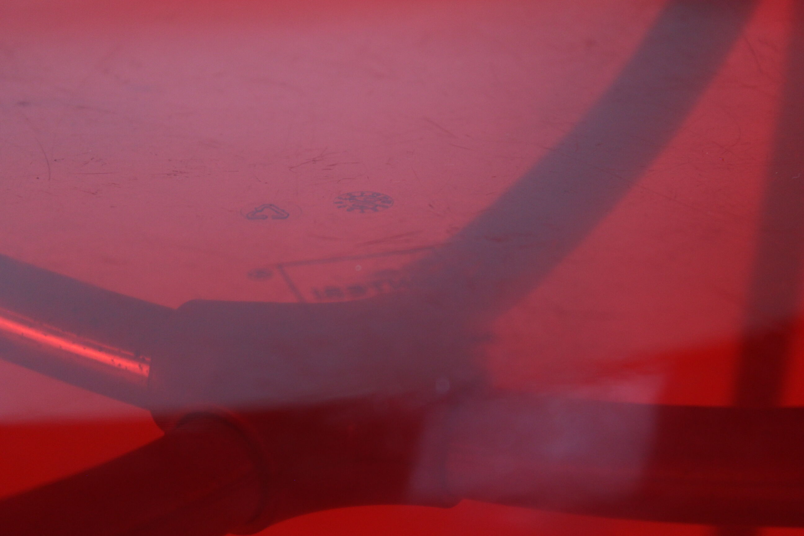 Sintesi Eye red plexiglass chair