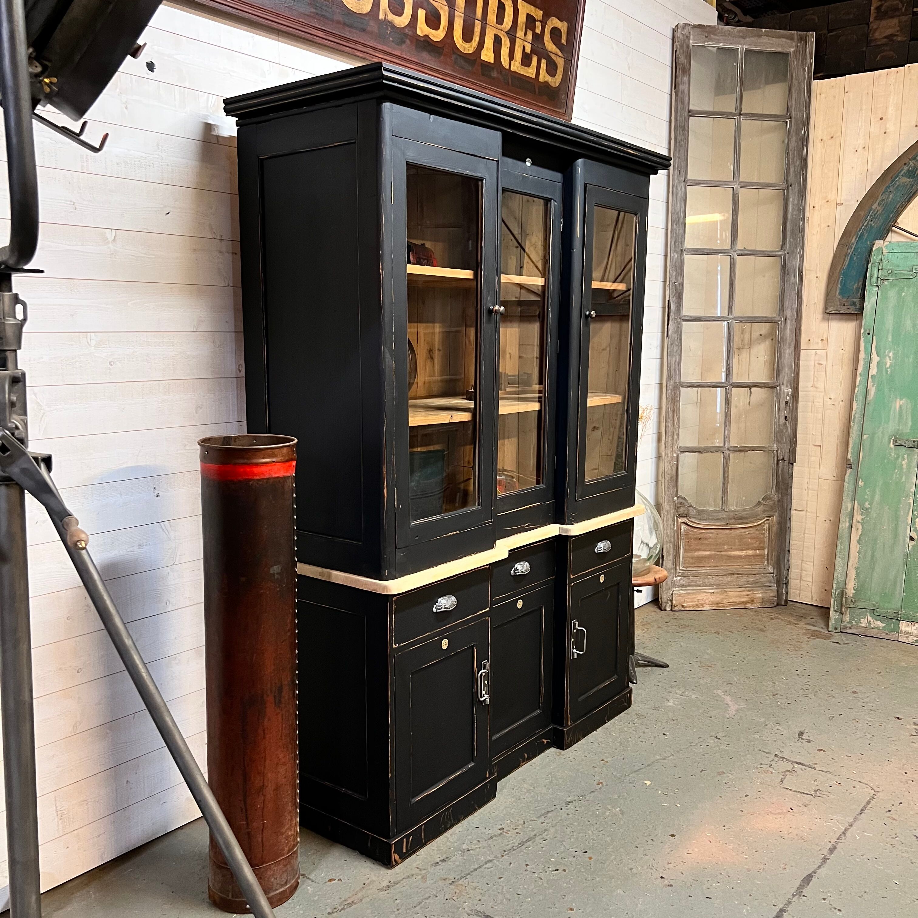 Buffet two bodies of commerce.