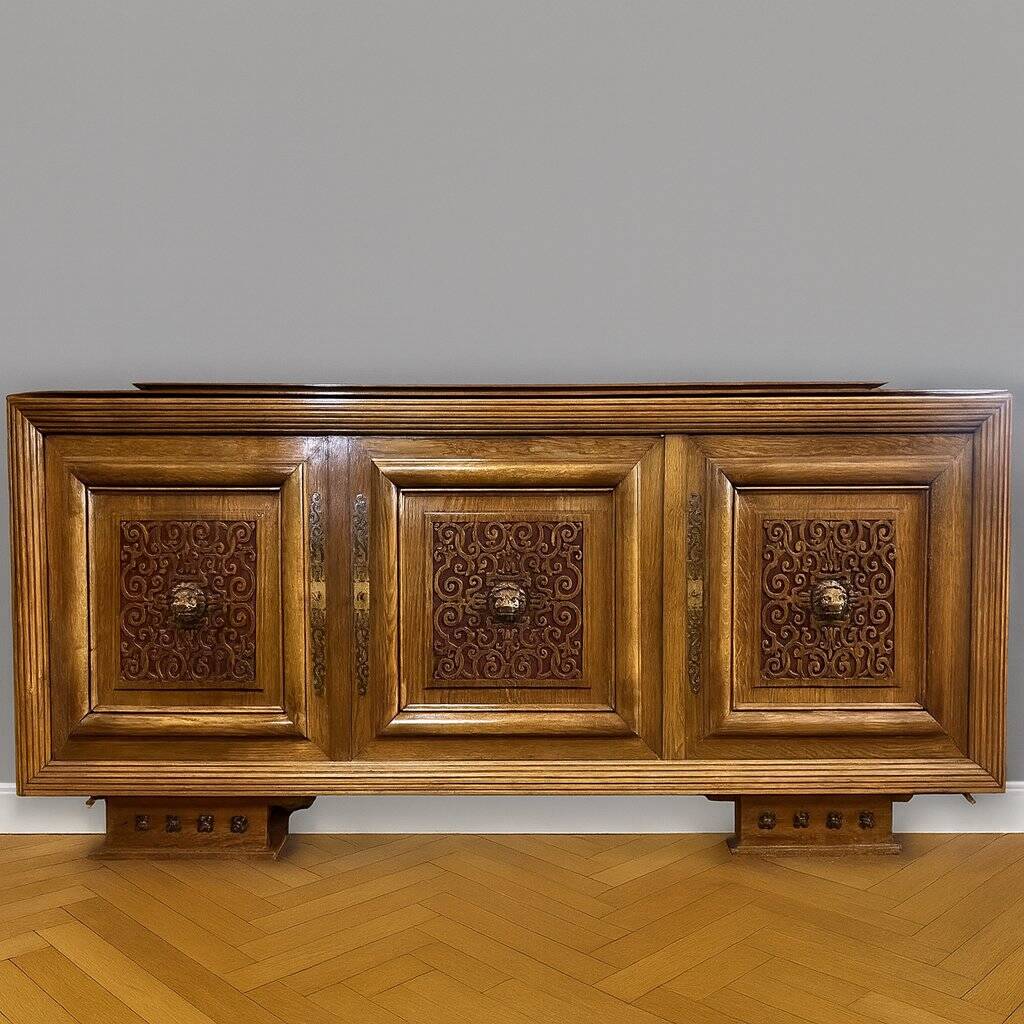 According to Charles Dudouyt: sideboard in a row from the Art Deco period in solid wood.