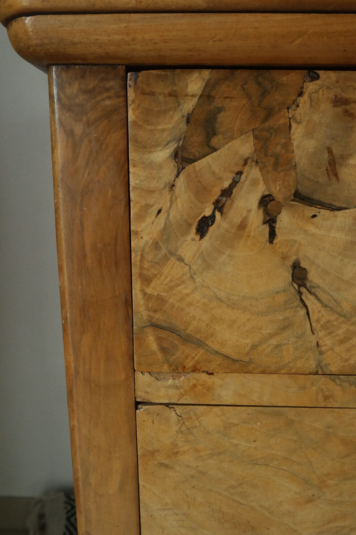 Louis Philippe style chest of drawers in light walnut, 20th century