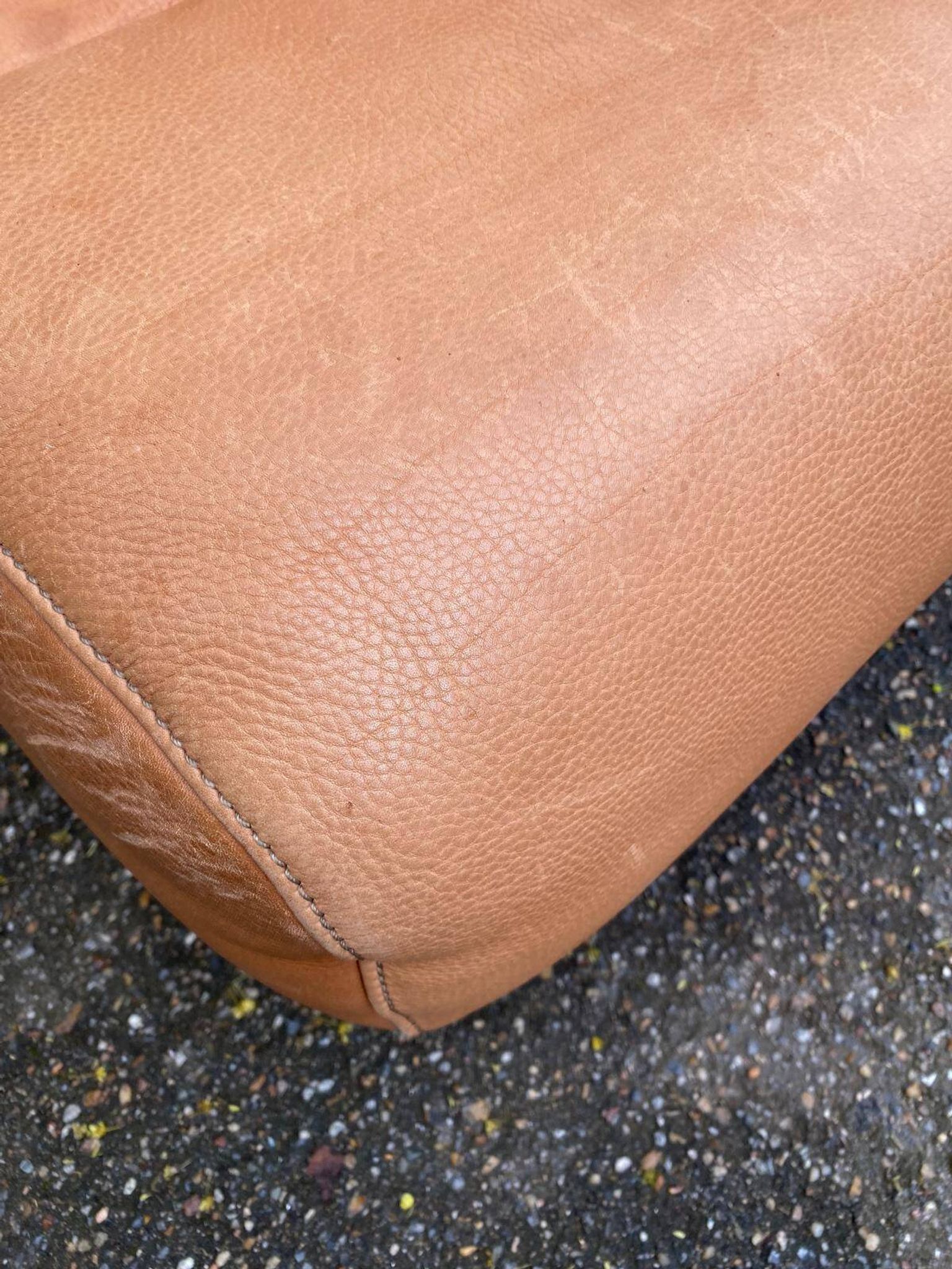 Scandinavian pouf design in brown leather, made in Switzerland by De Sede.