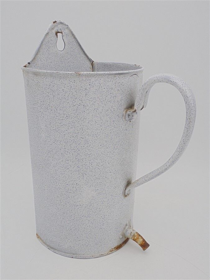 Enamelled tin fountain