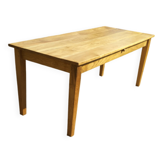 Table de ferme en chêne massif avec un tiroir central 190  x 80 cm patiné.