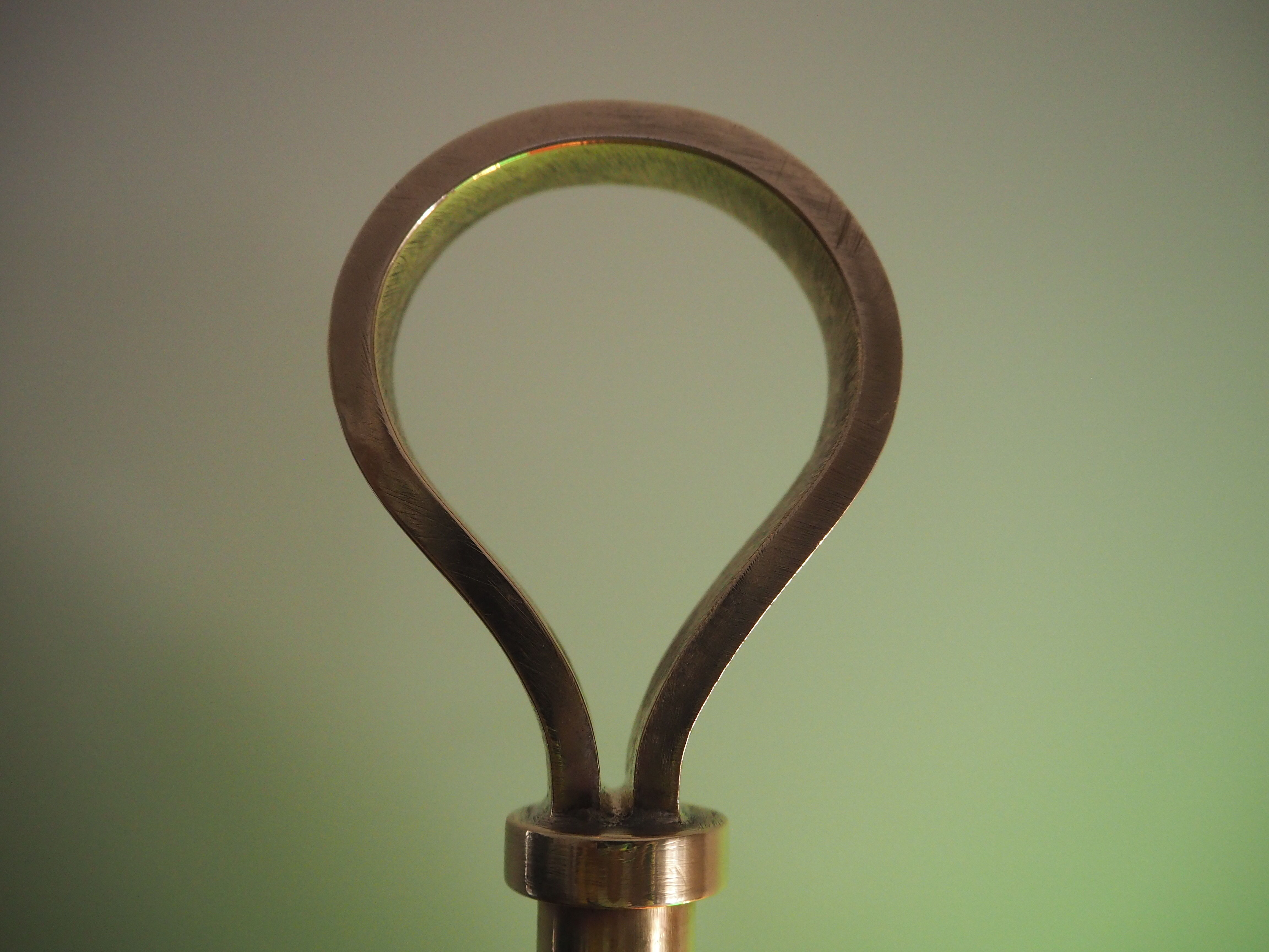 Desk lamp in brass with a swan neck and green opaline glass.