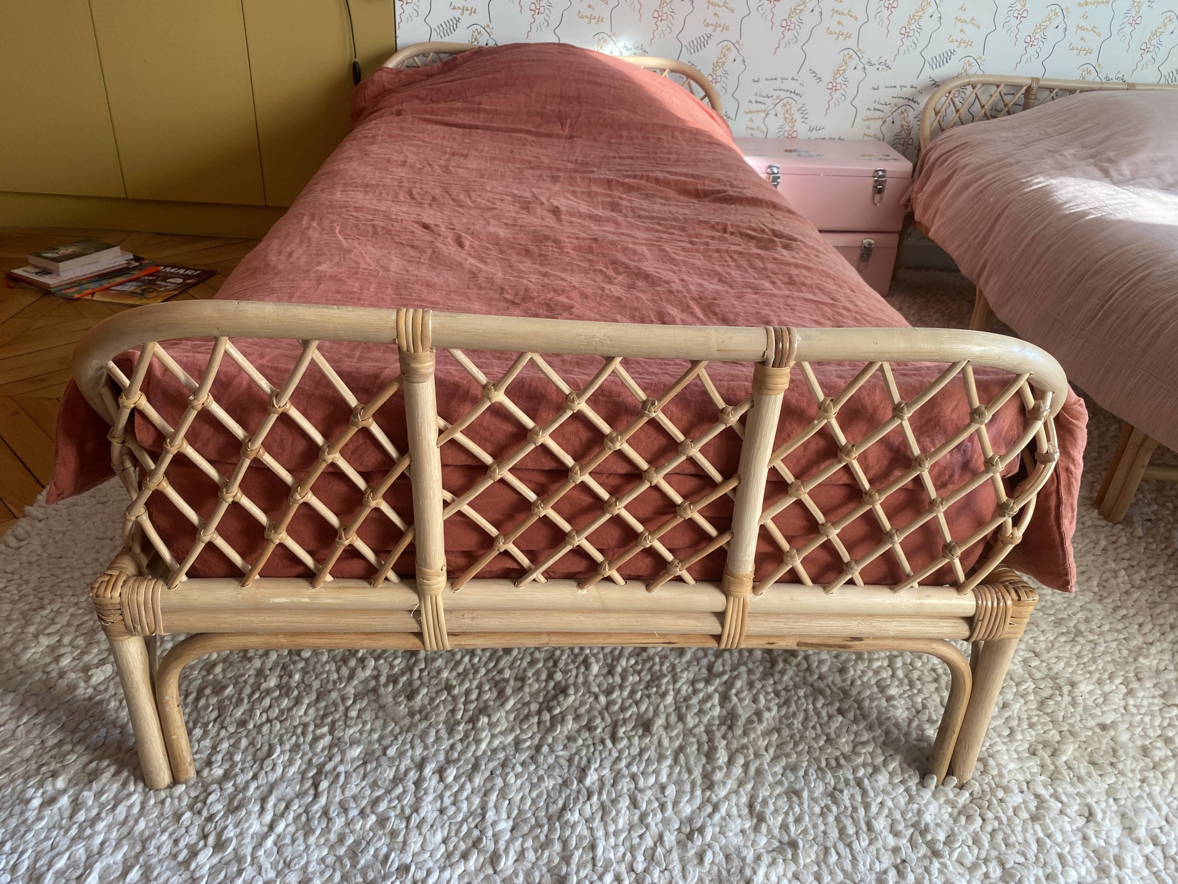 Rattan bed