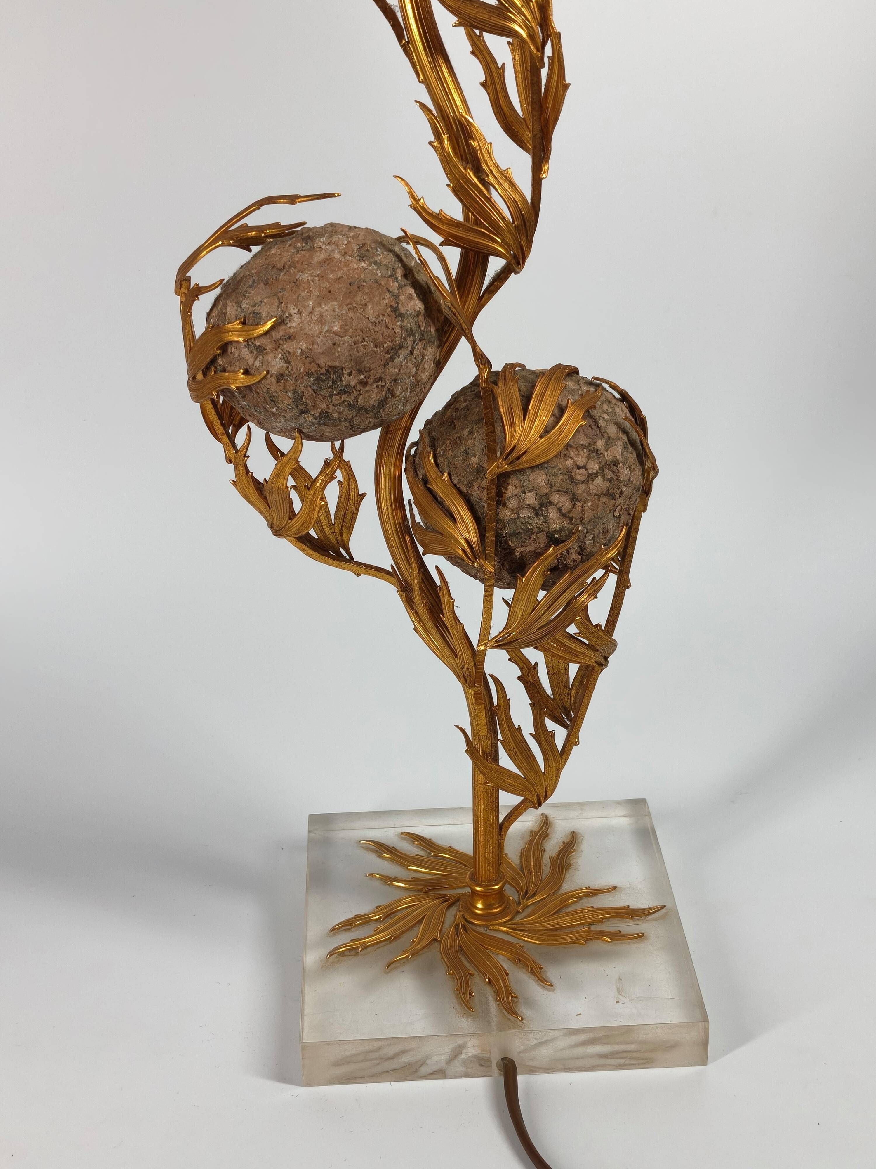 Sculptural lamp in gilded brass and geodes, 1970s