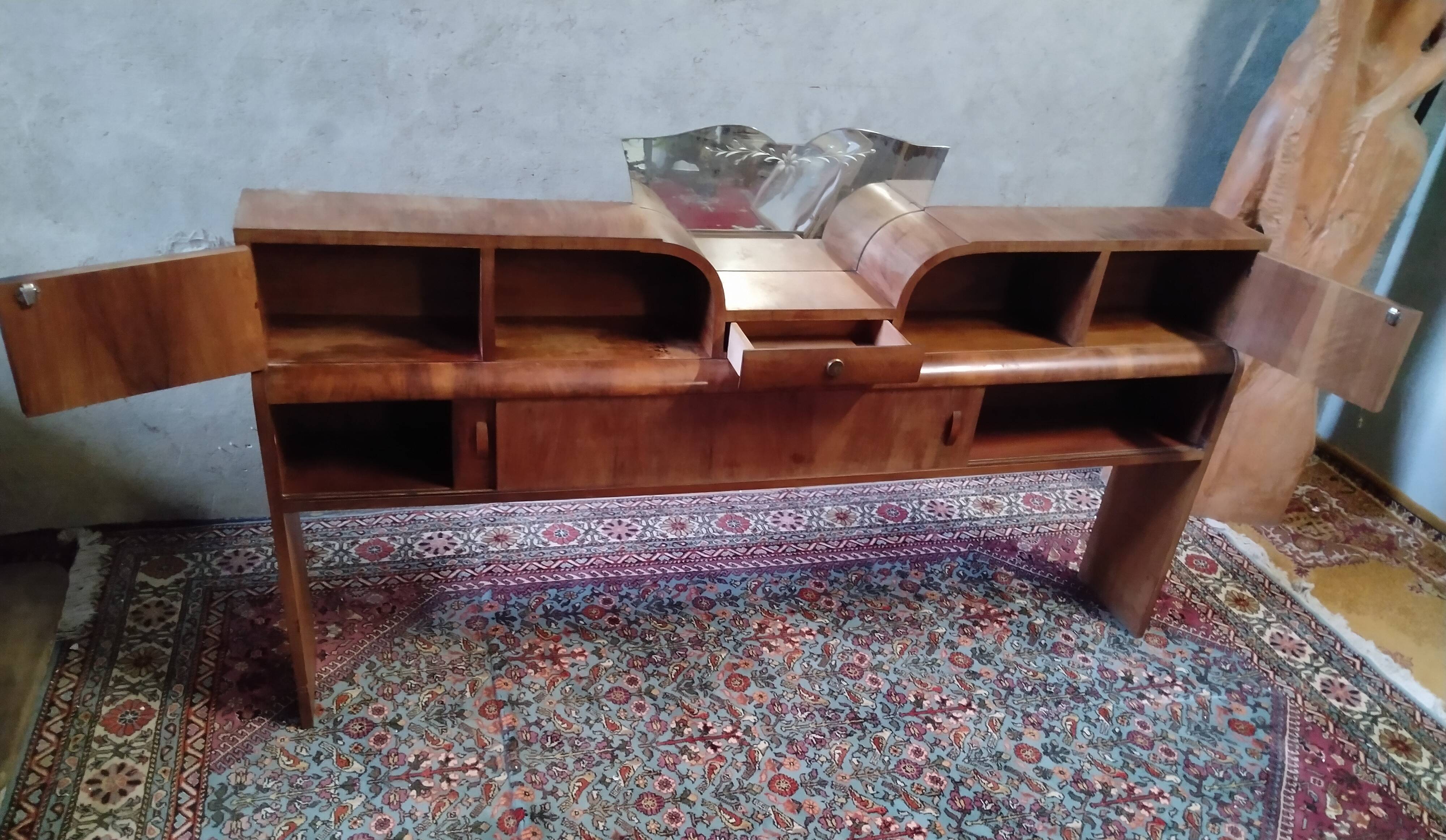 Art deco headboard in walnut bramble