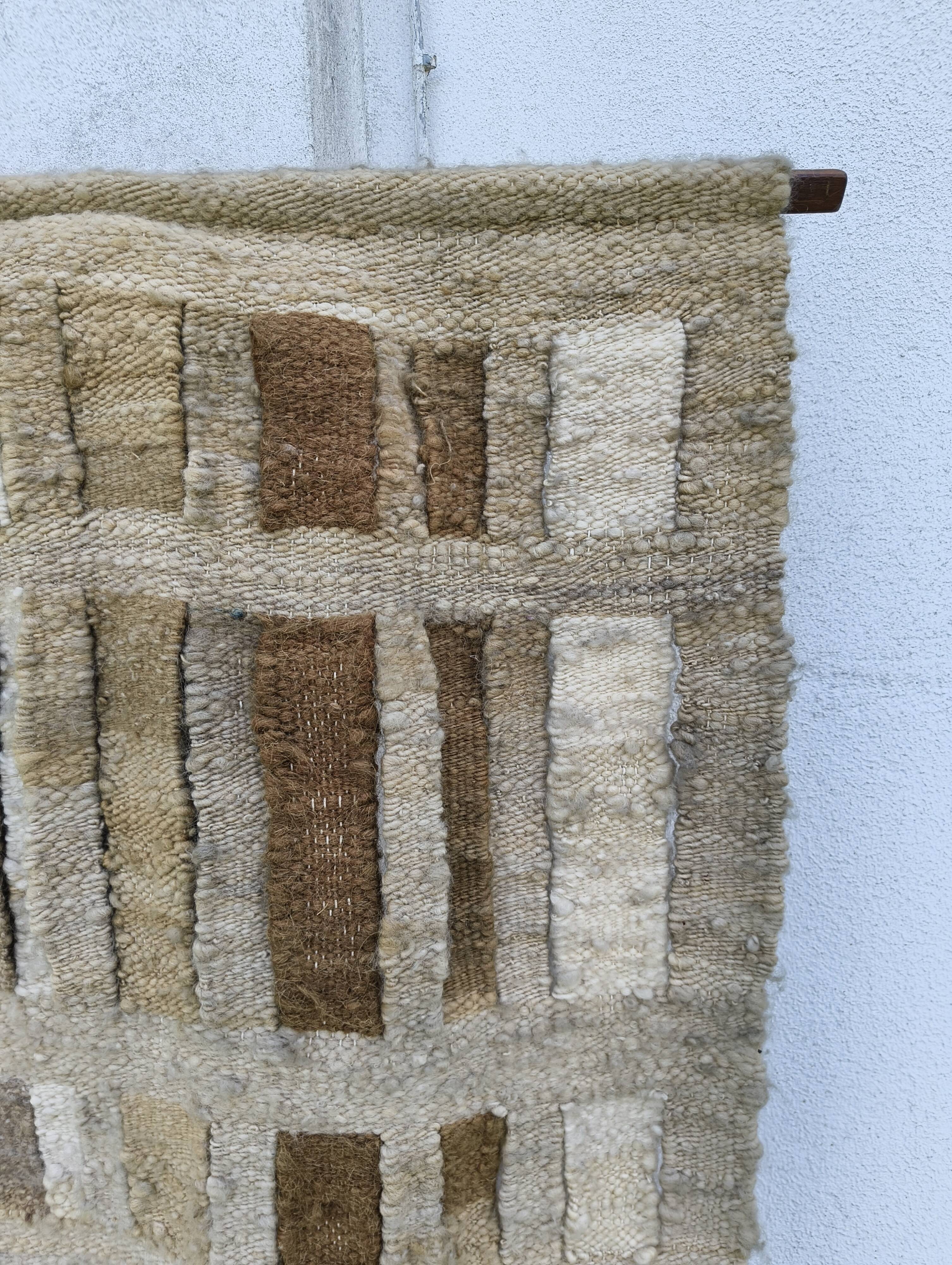 wall carpet in wool from the 70s