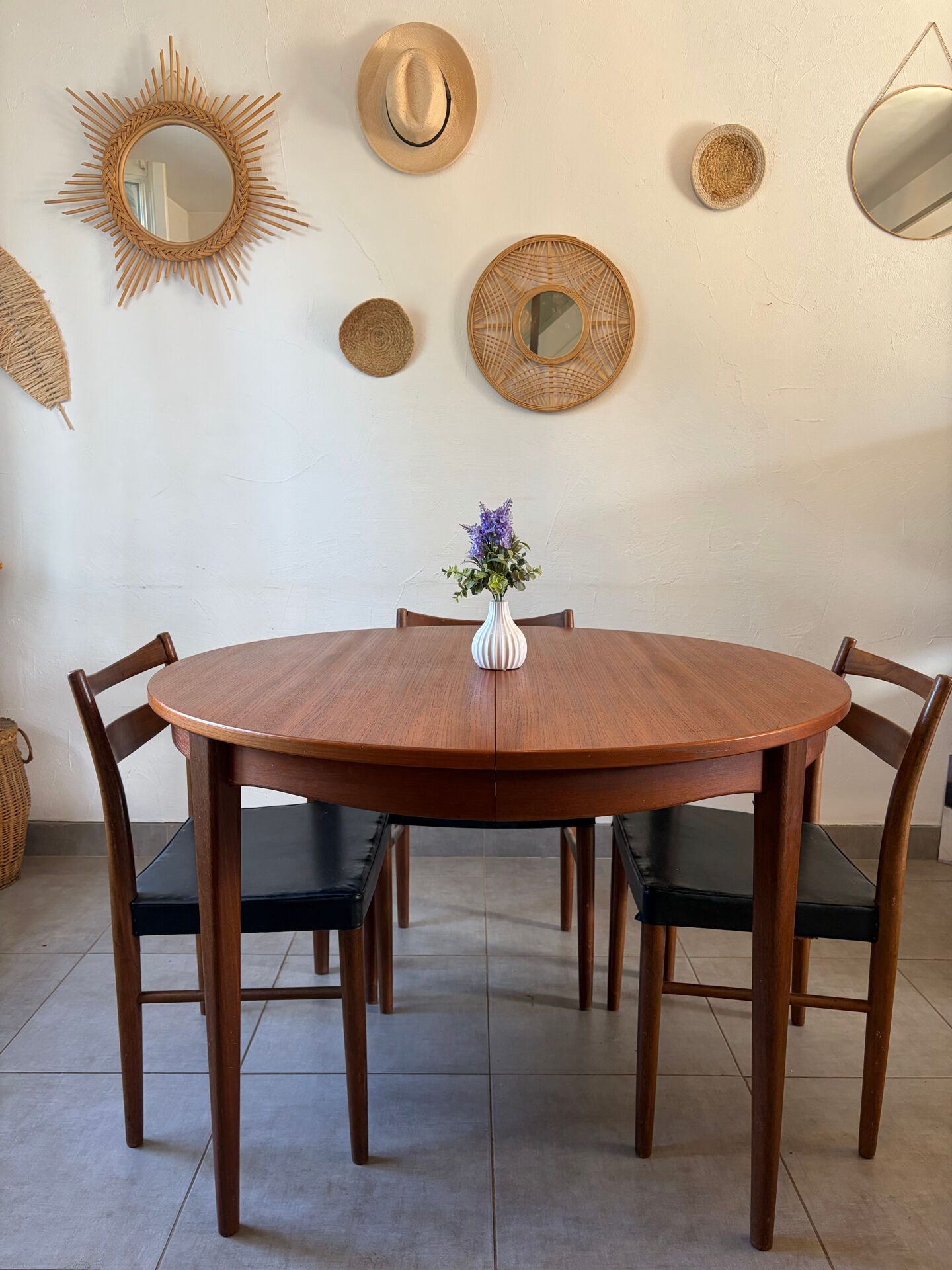 Vintage teak round table NF extendable