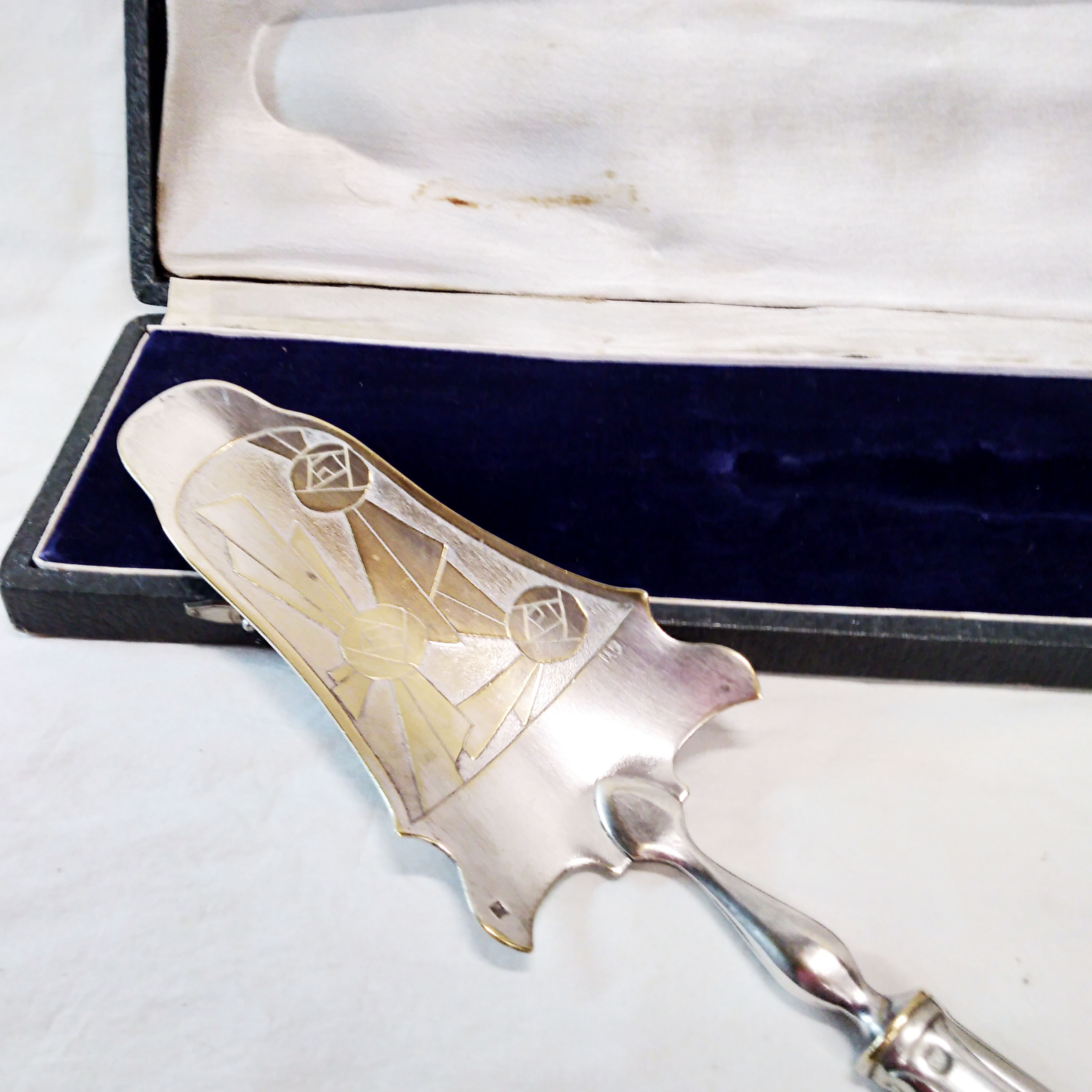 1930 silver metal pie shovel