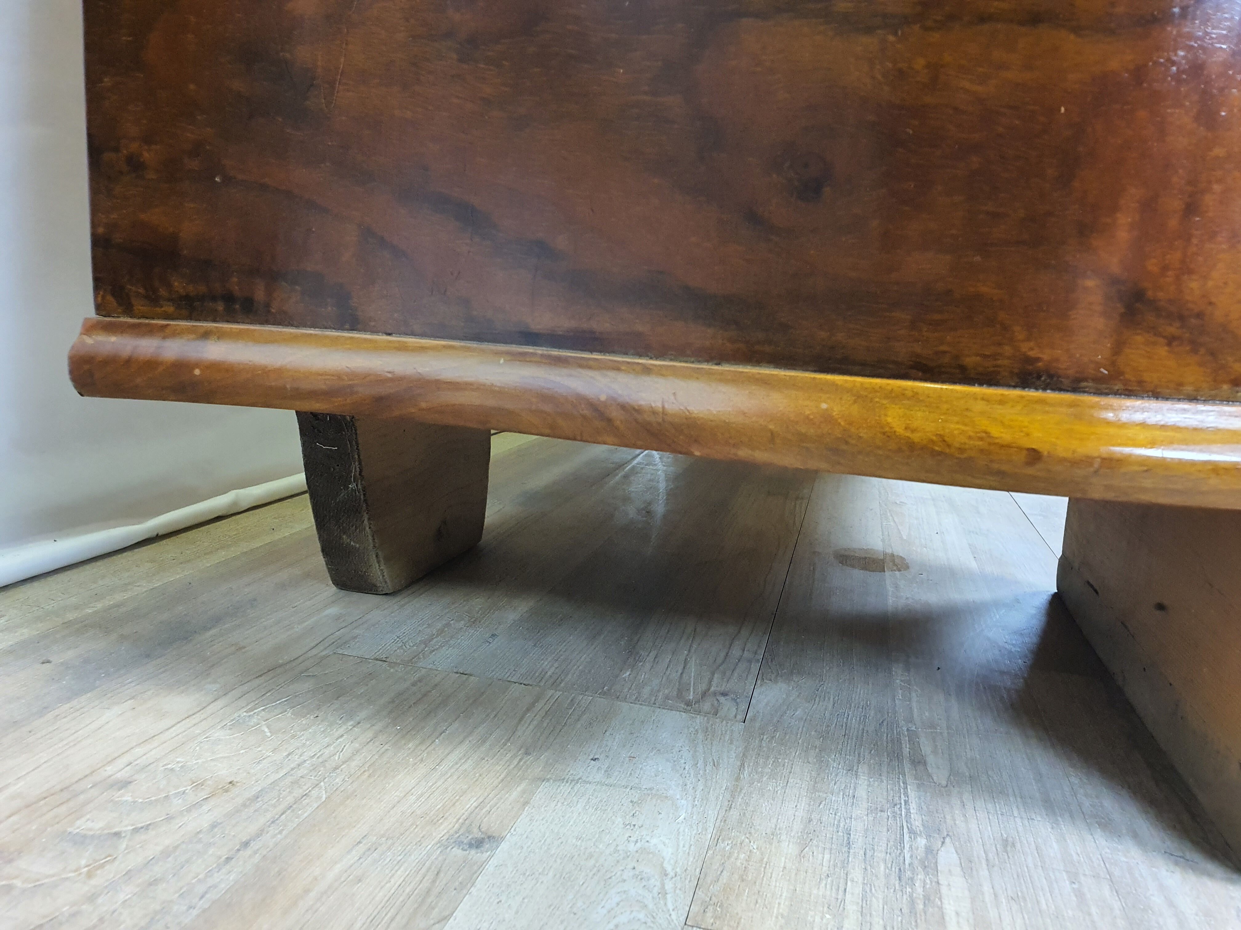 Art Decò Sideboard in Walnut