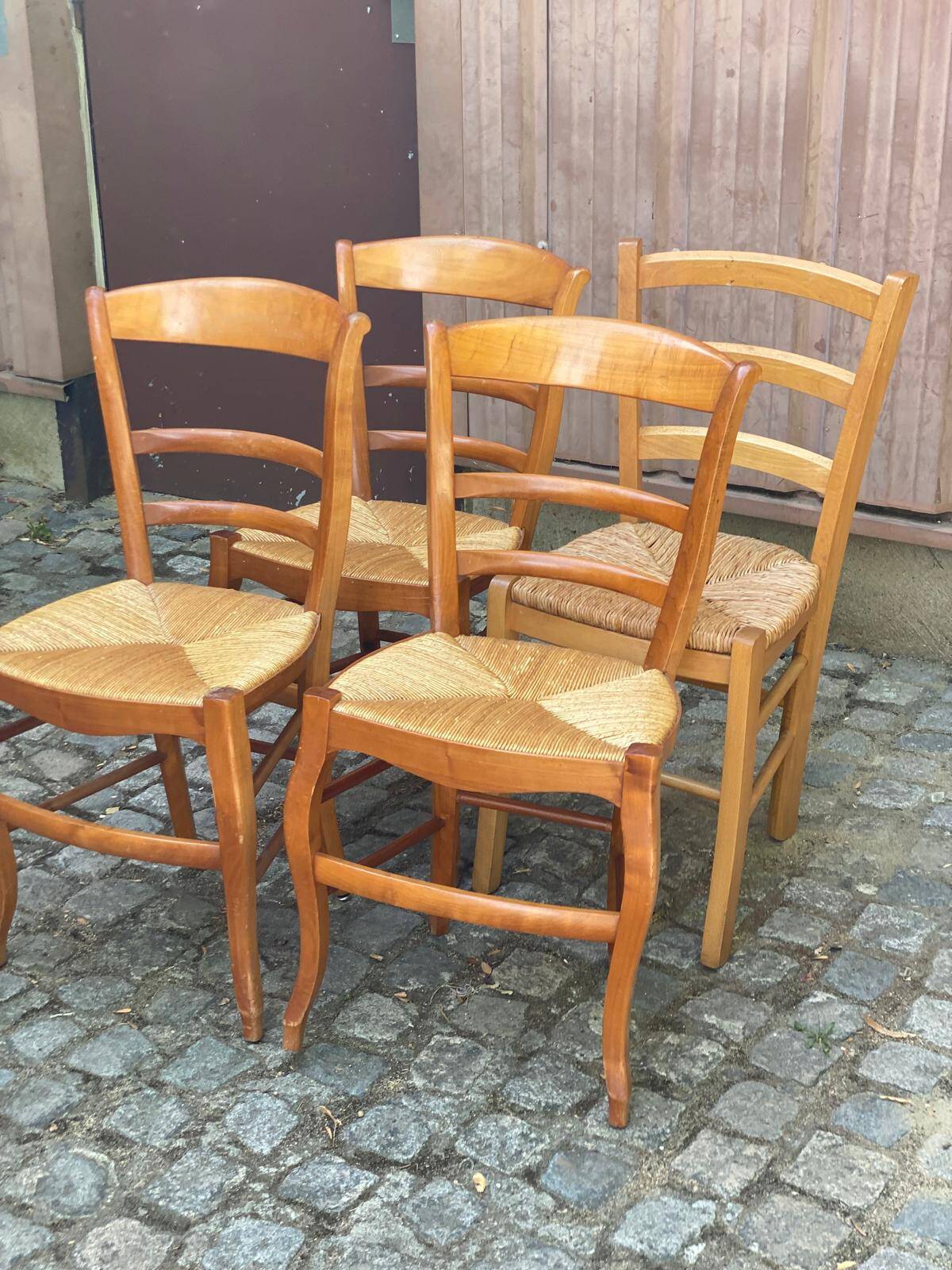 4 chaises de cuisine en bois massif paillées