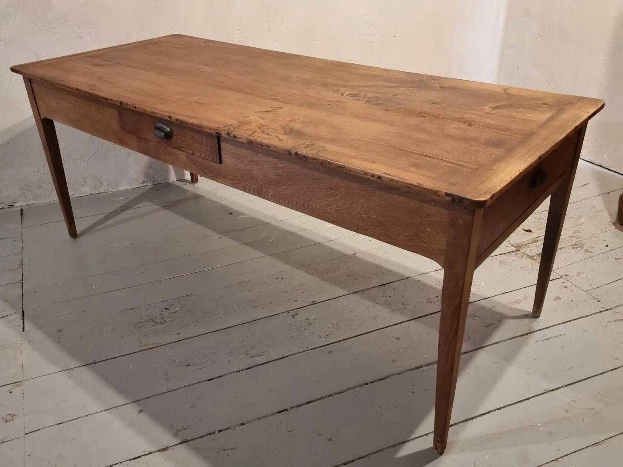 Antique French oak dining table with pine top – 19th century