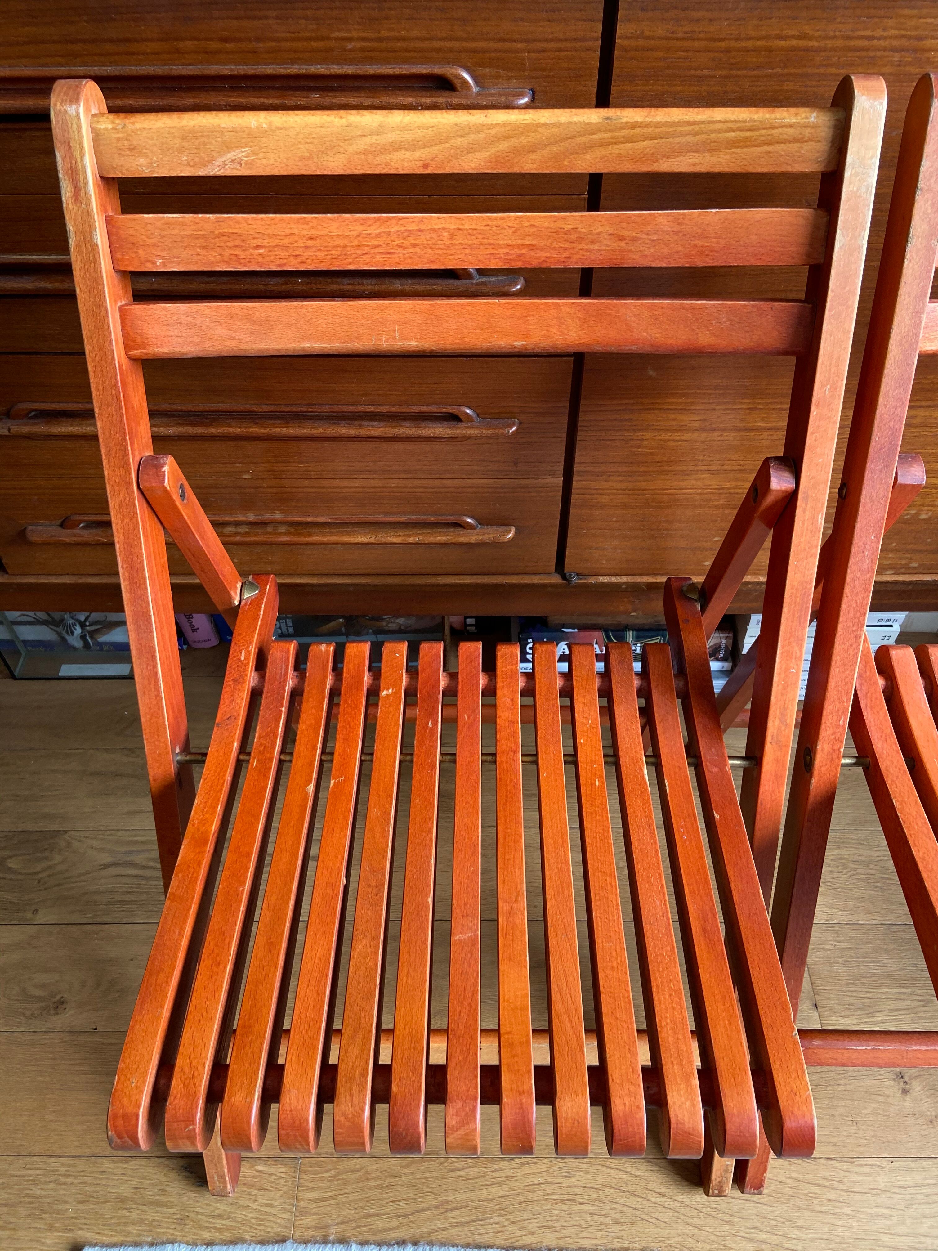 Paire de chaises pliantes en bois