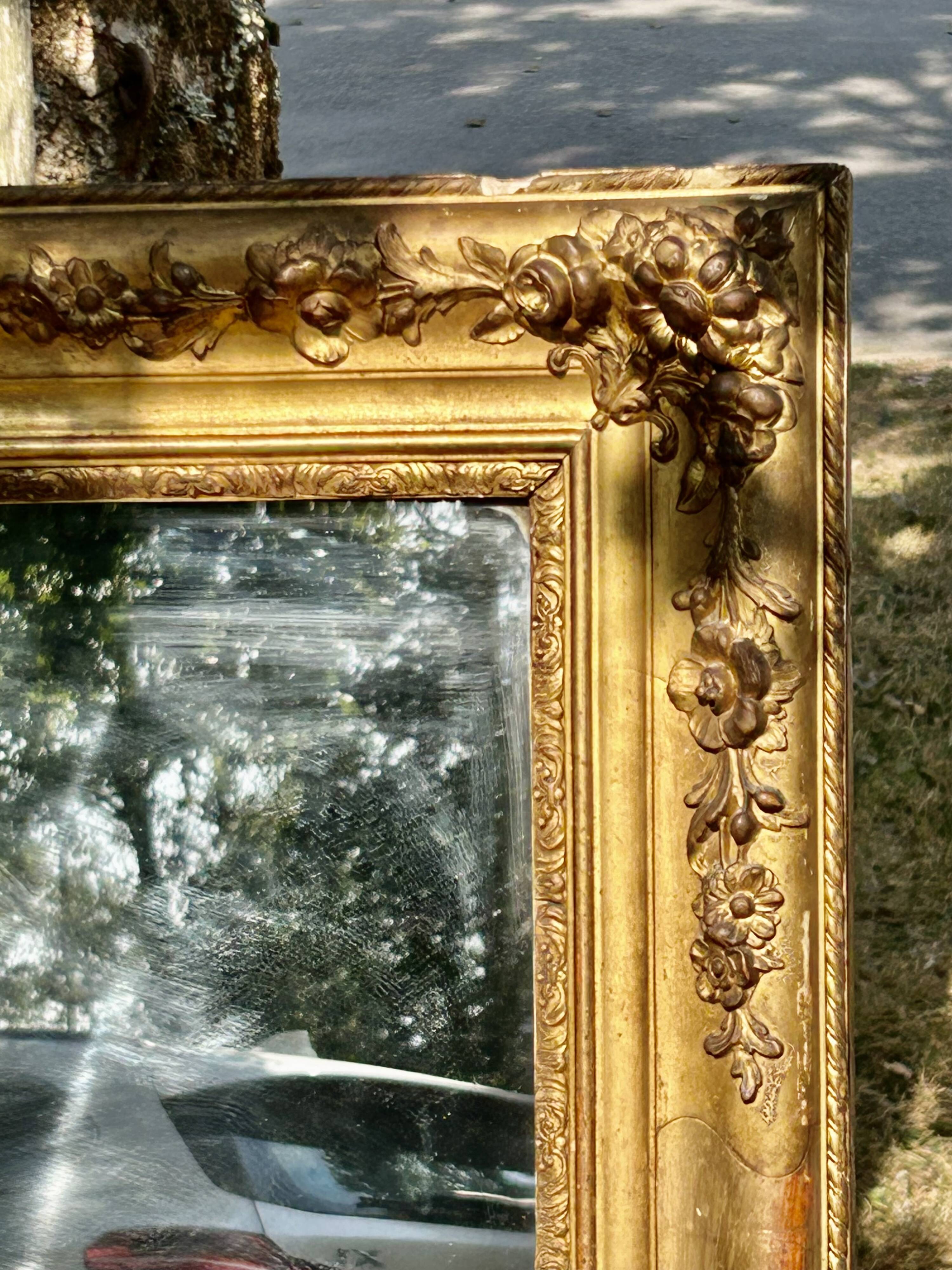 Grand miroir ancien doré à la feuille
