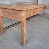 Old farmhouse table in solid oak with dowels.