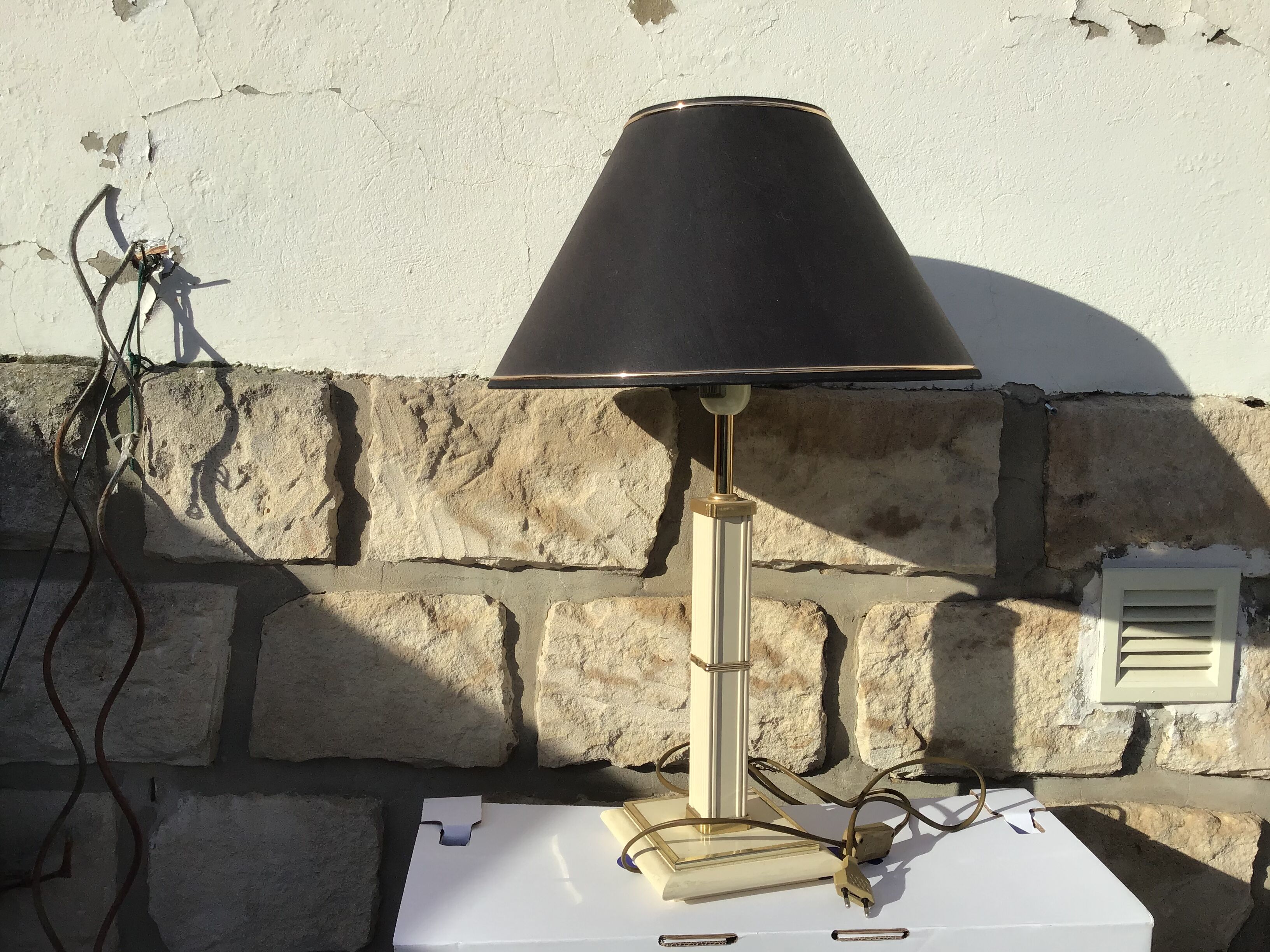 Lampe à poser pied en métal laqué 70