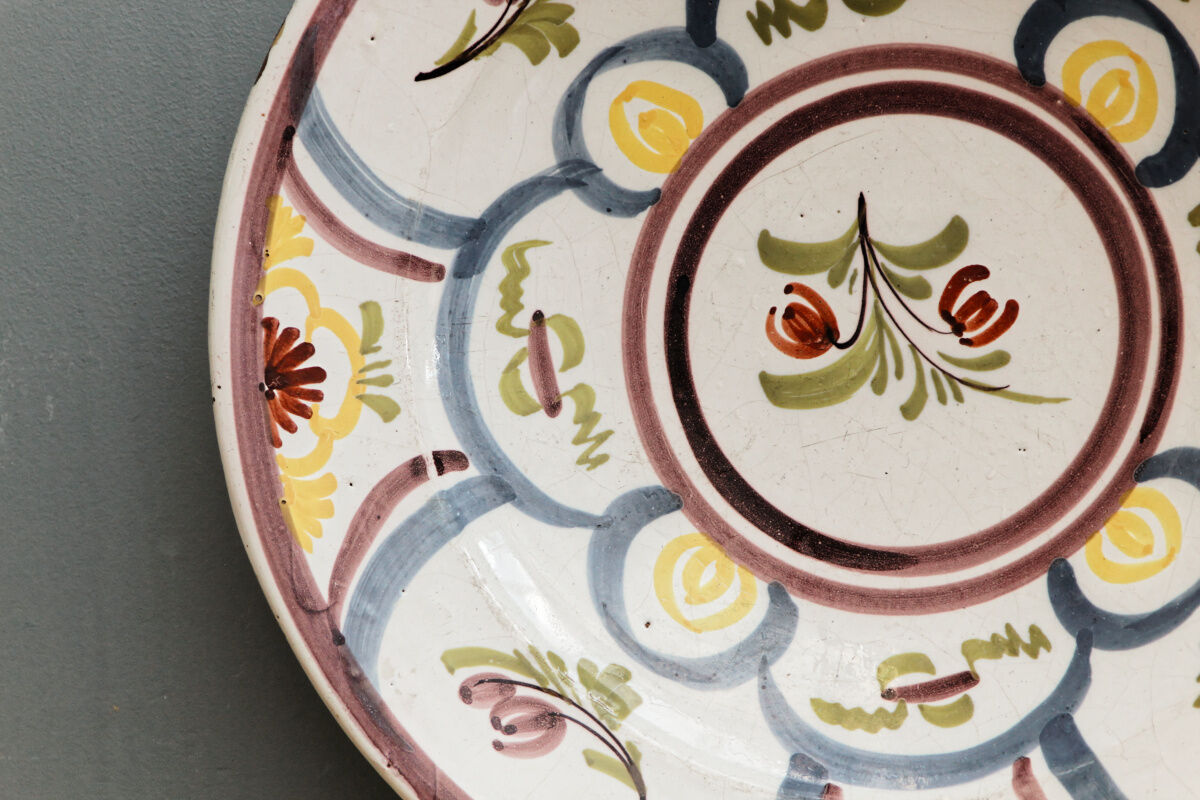 Faience dish from Manises, Spain