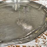 Chiseled serving tray with crossed ribbons in English silver-plated metal