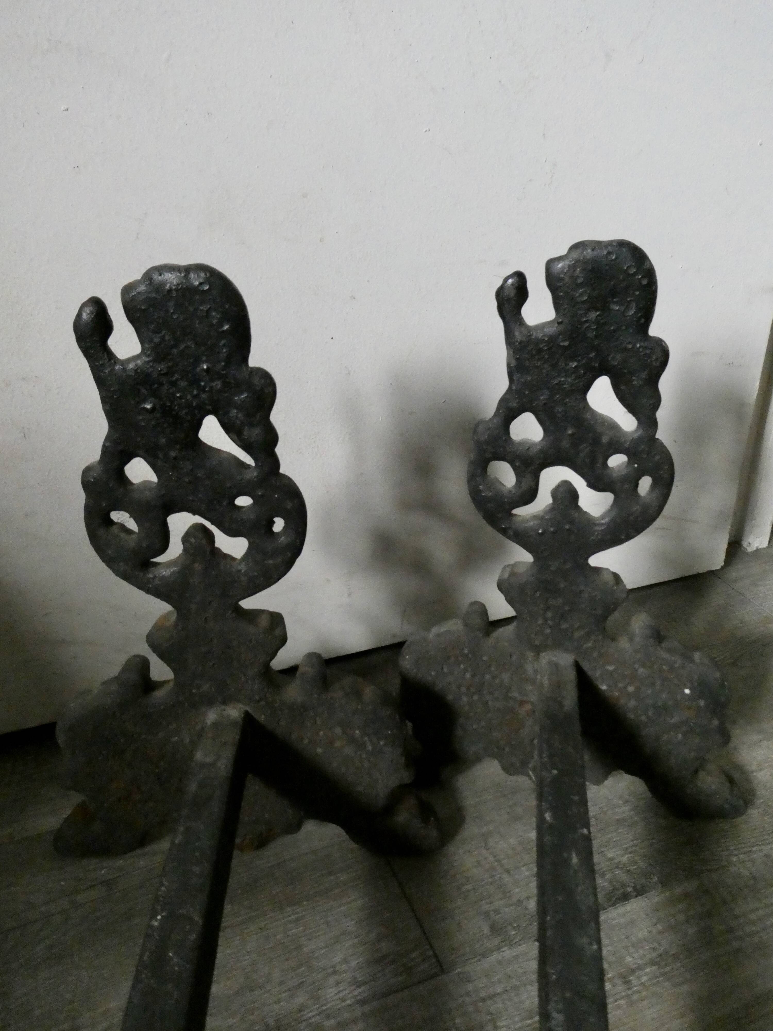 Paire de chenets en fonte