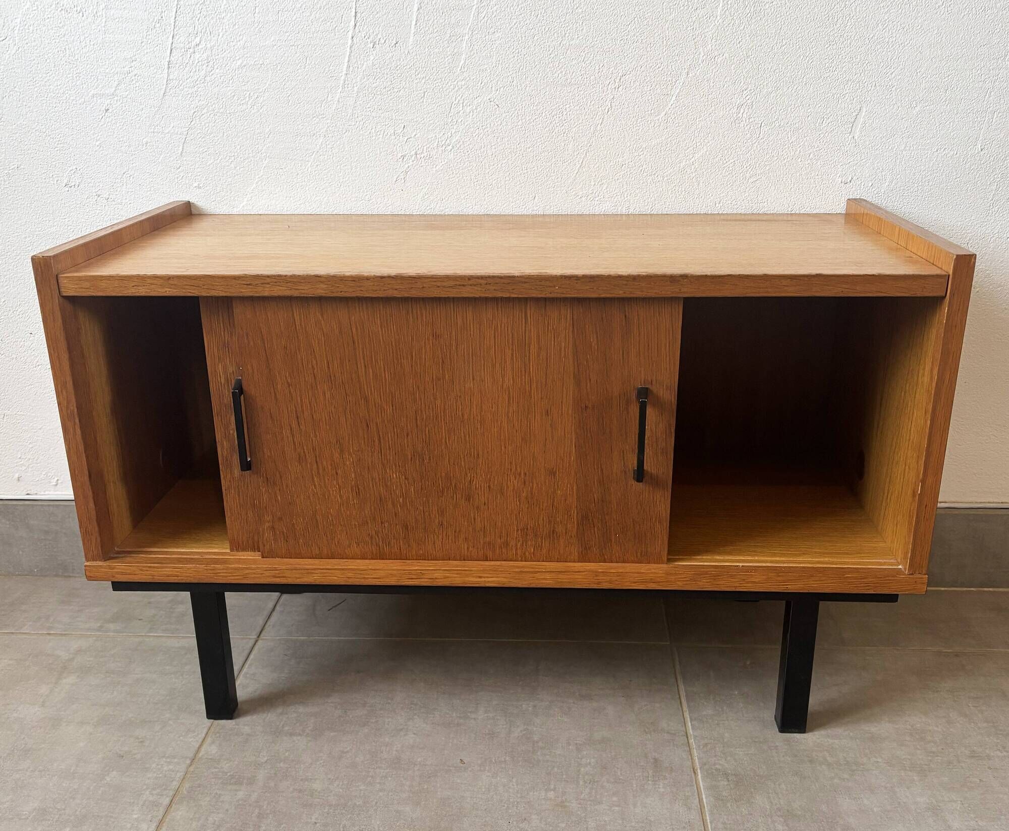 Small vintage oak piece of furniture, 1960s.
