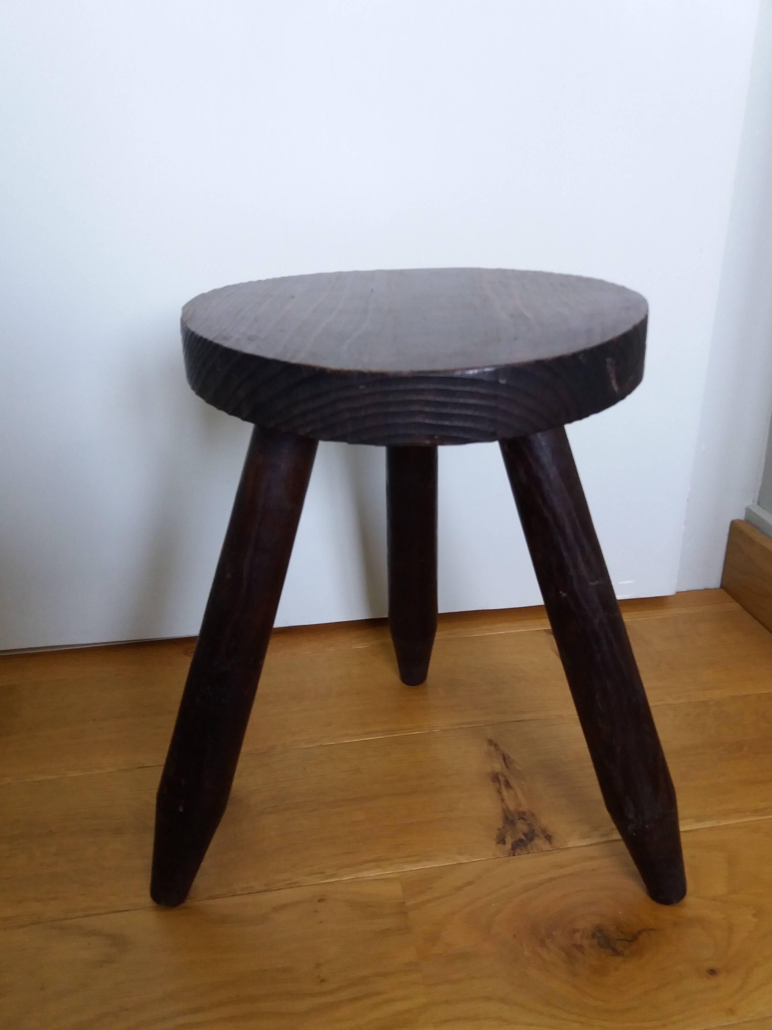 Tripod stool with pencil legs