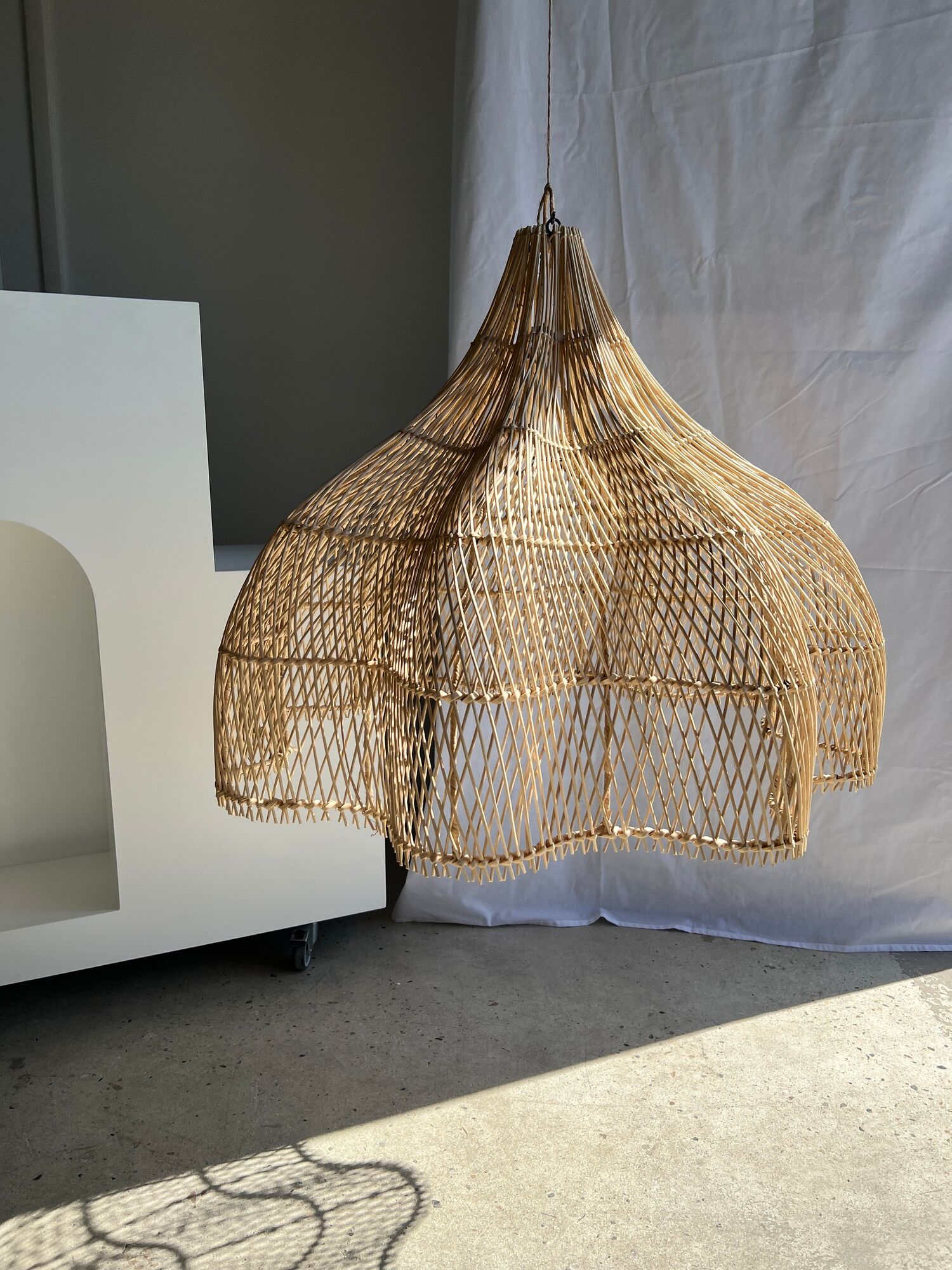 Rattan pendant lamp in the shape of a flower