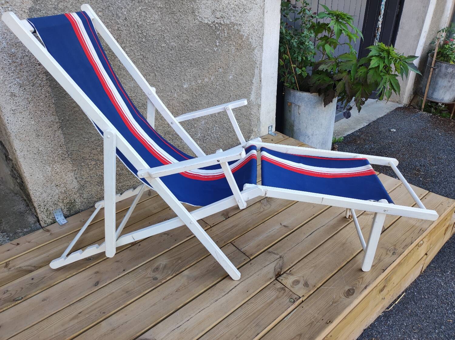 Vintage garden deck chair