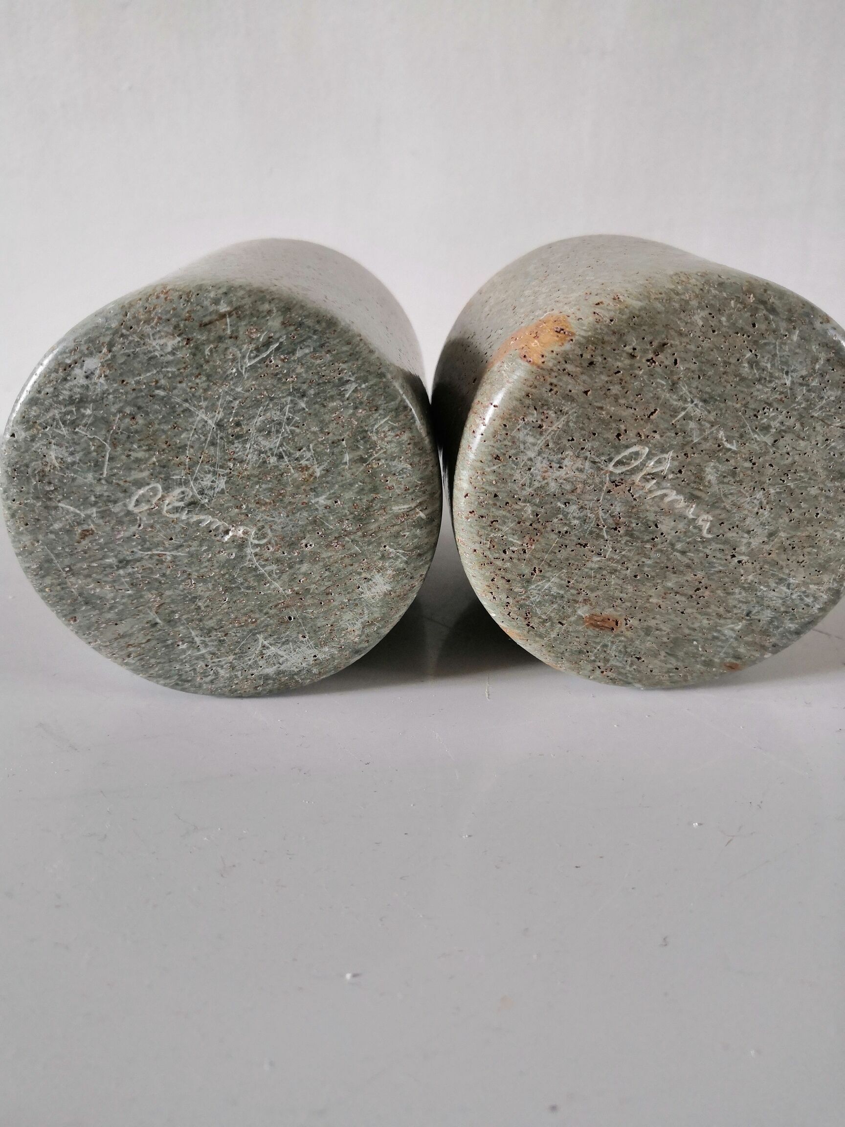 Atelier Olima, 2 stone candle holders from Gabon design 60s - 70s